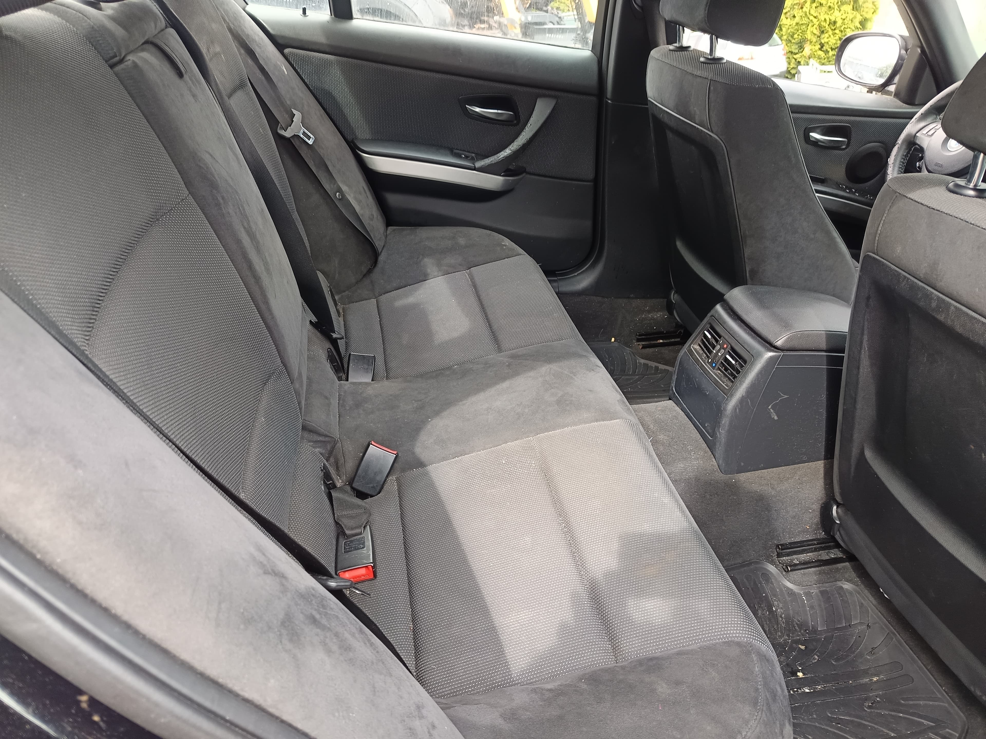 BMW 318d · Ano 2011 — image 41
