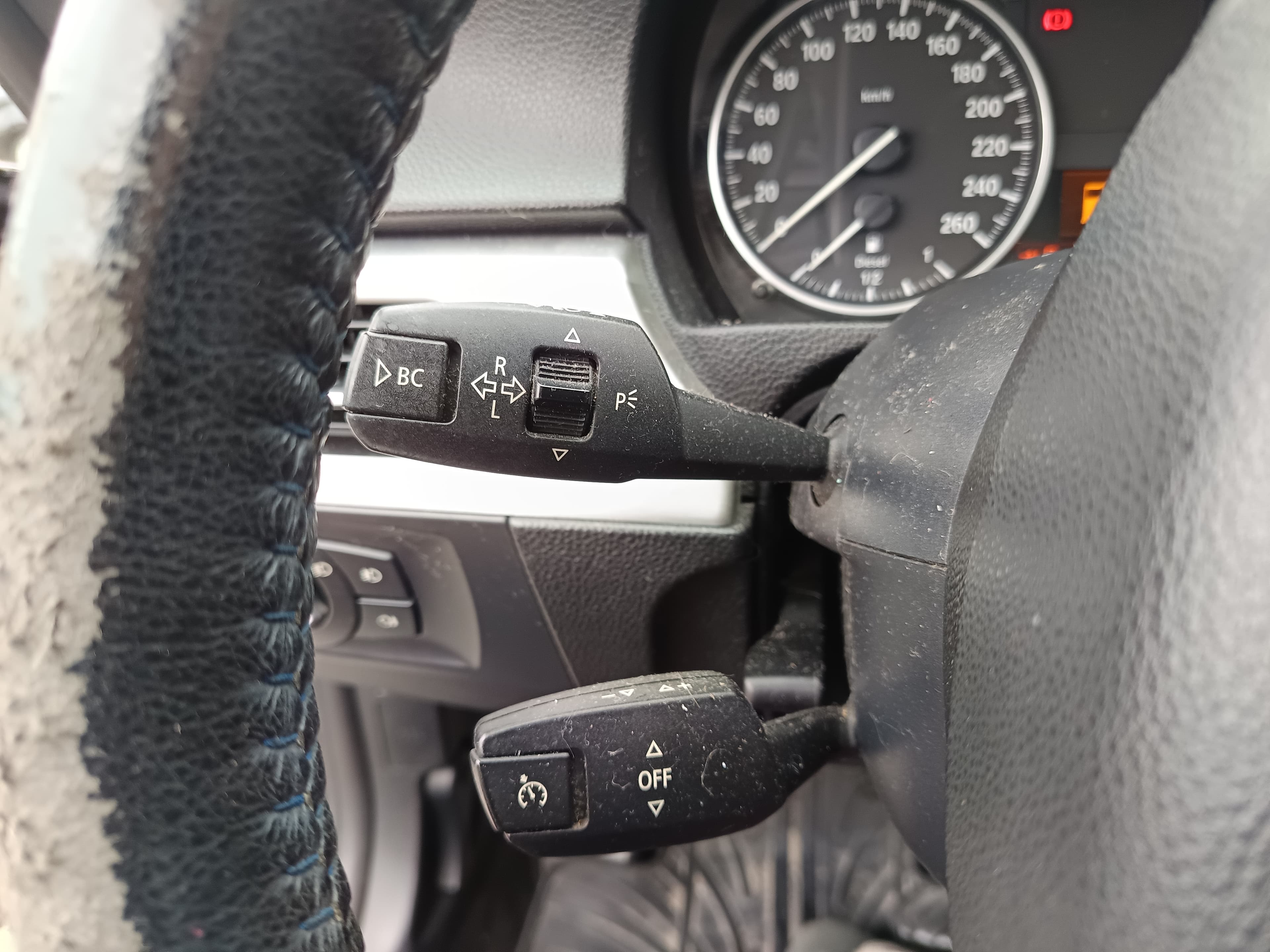 BMW 318d · Ano 2011 — image 27