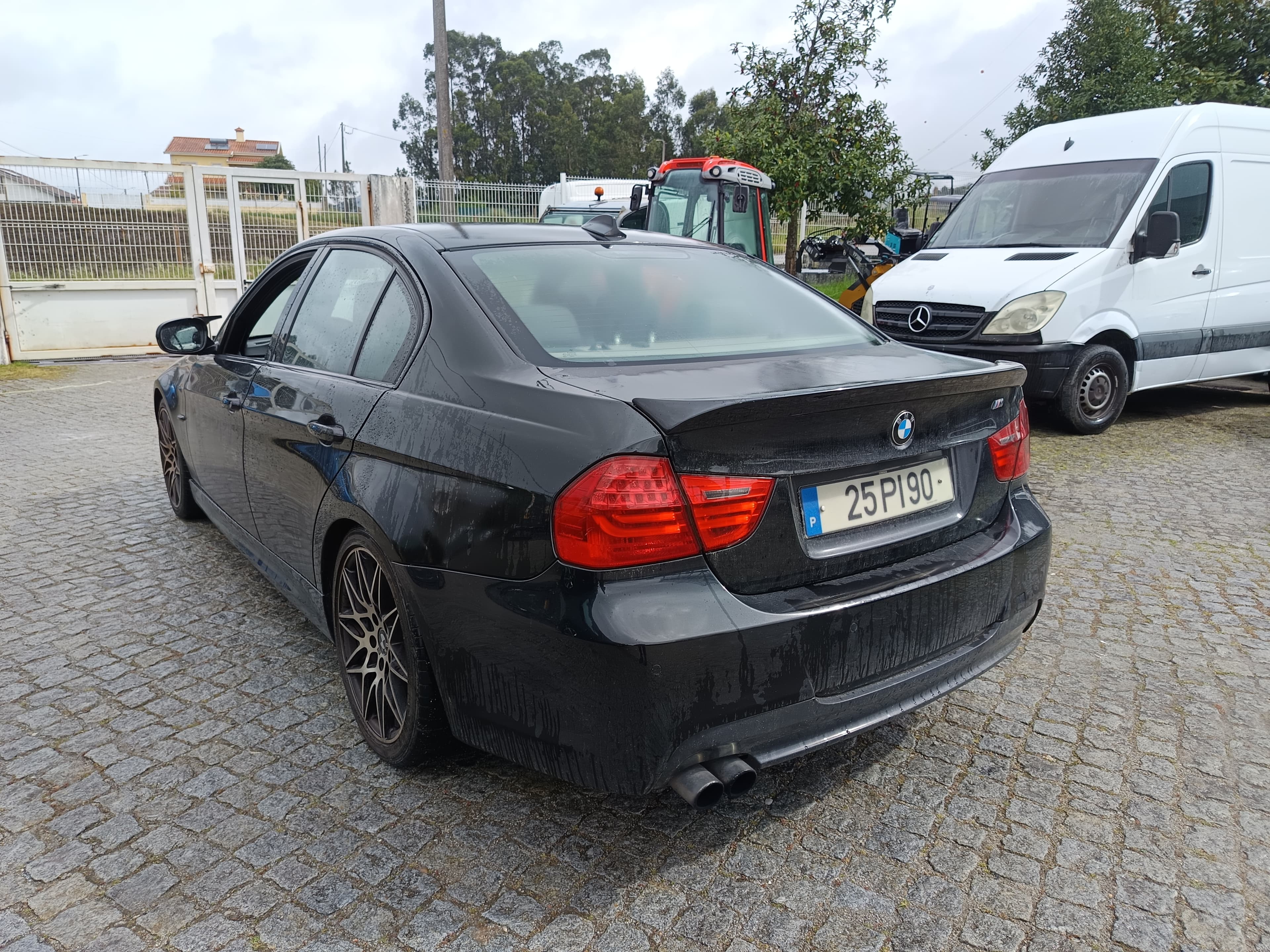 BMW 318d · Ano 2011 — image 6