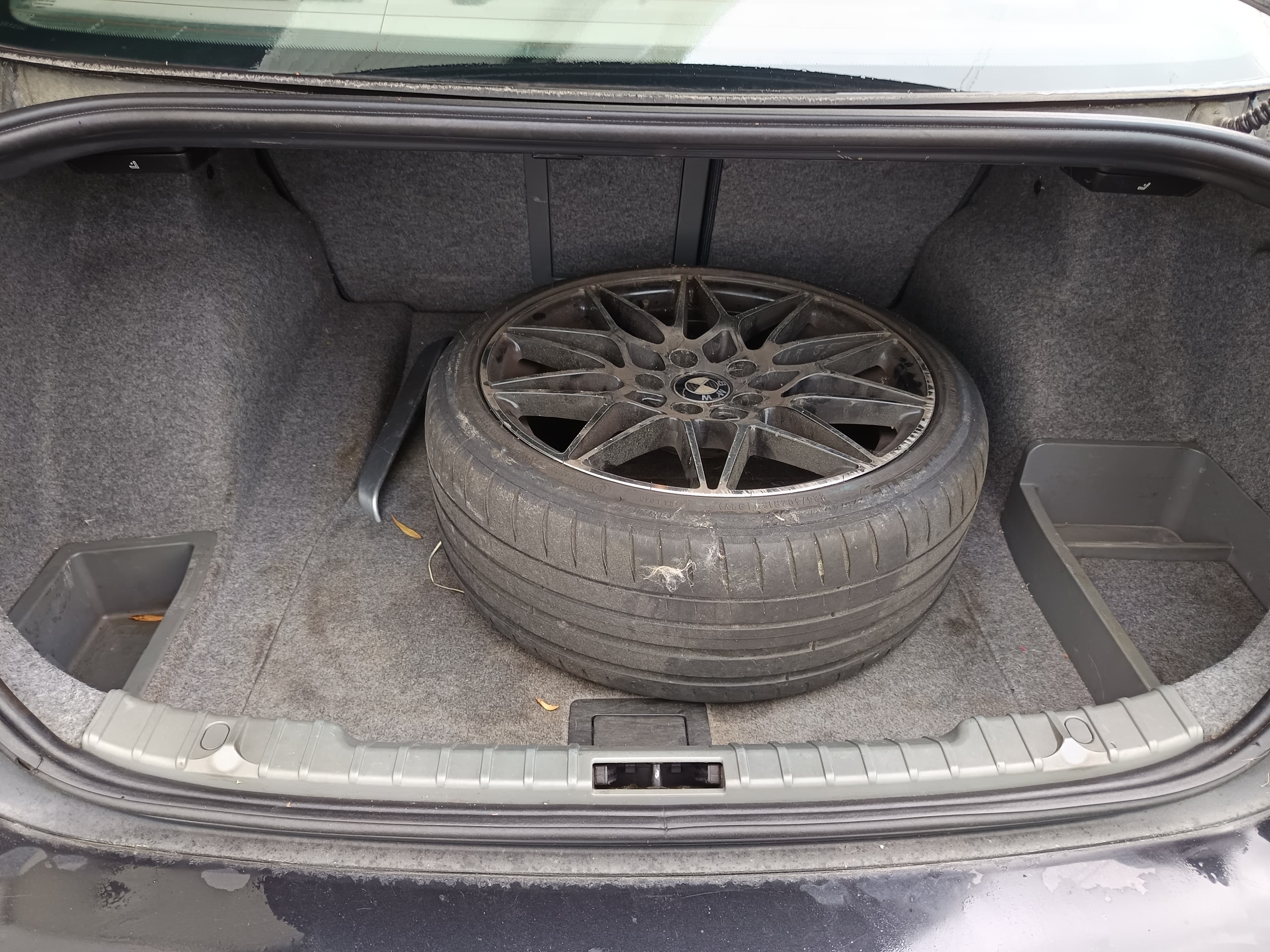 BMW 318d · Ano 2011 — image 42