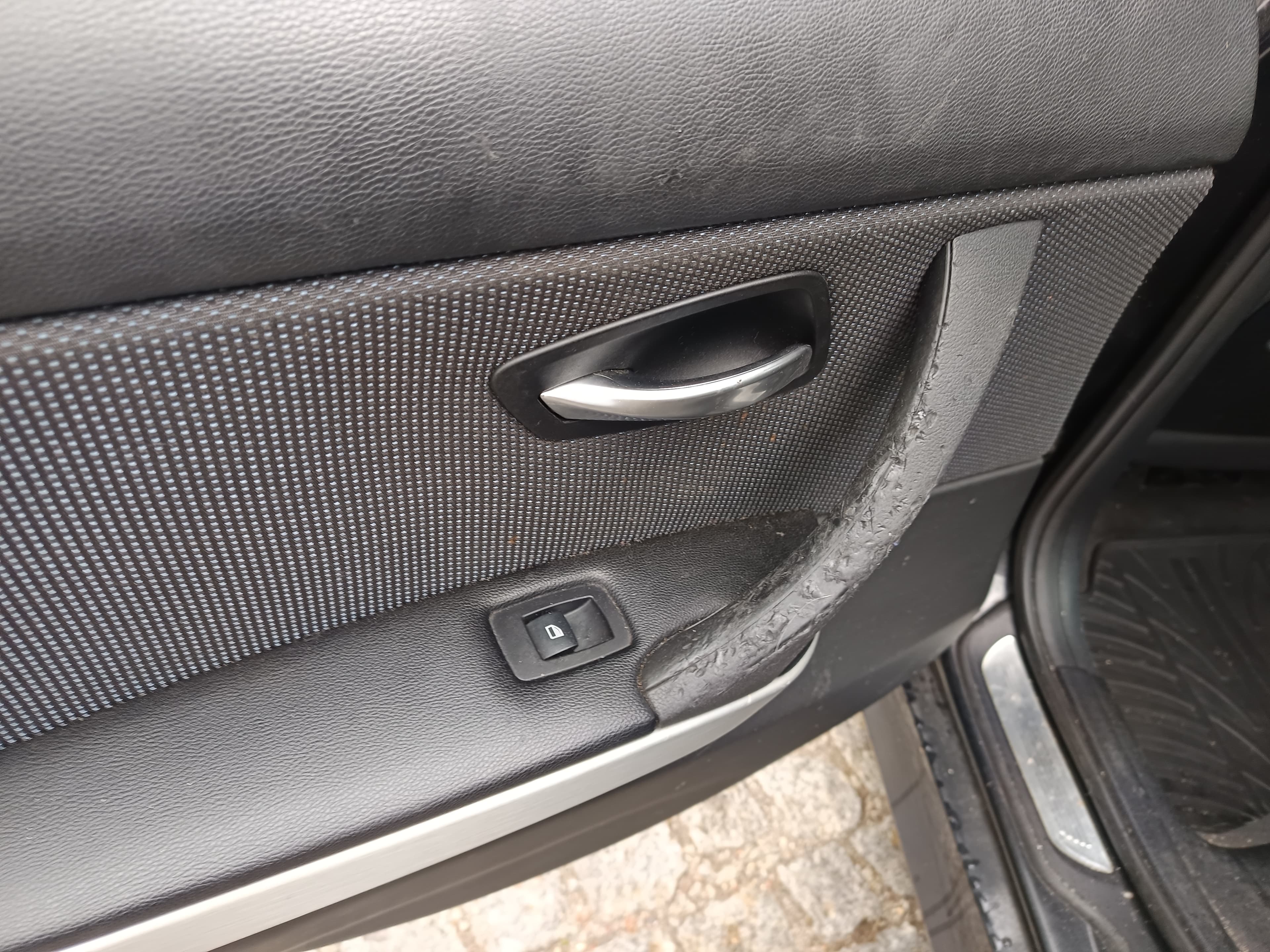 BMW 318d · Ano 2011 — image 34