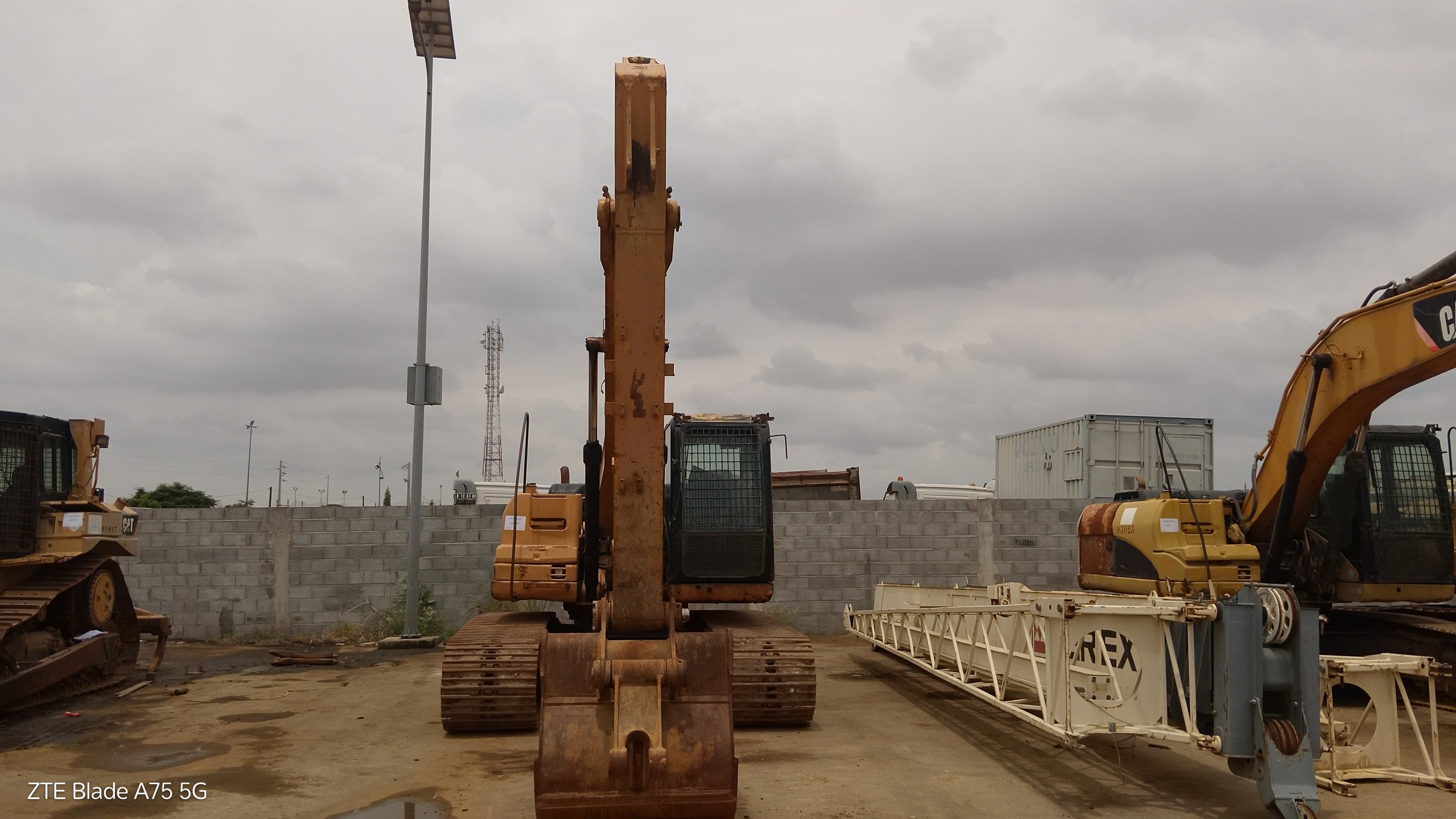 Escavadora de Rastos 20 T CATERPILLAR 320 D — imagen 3