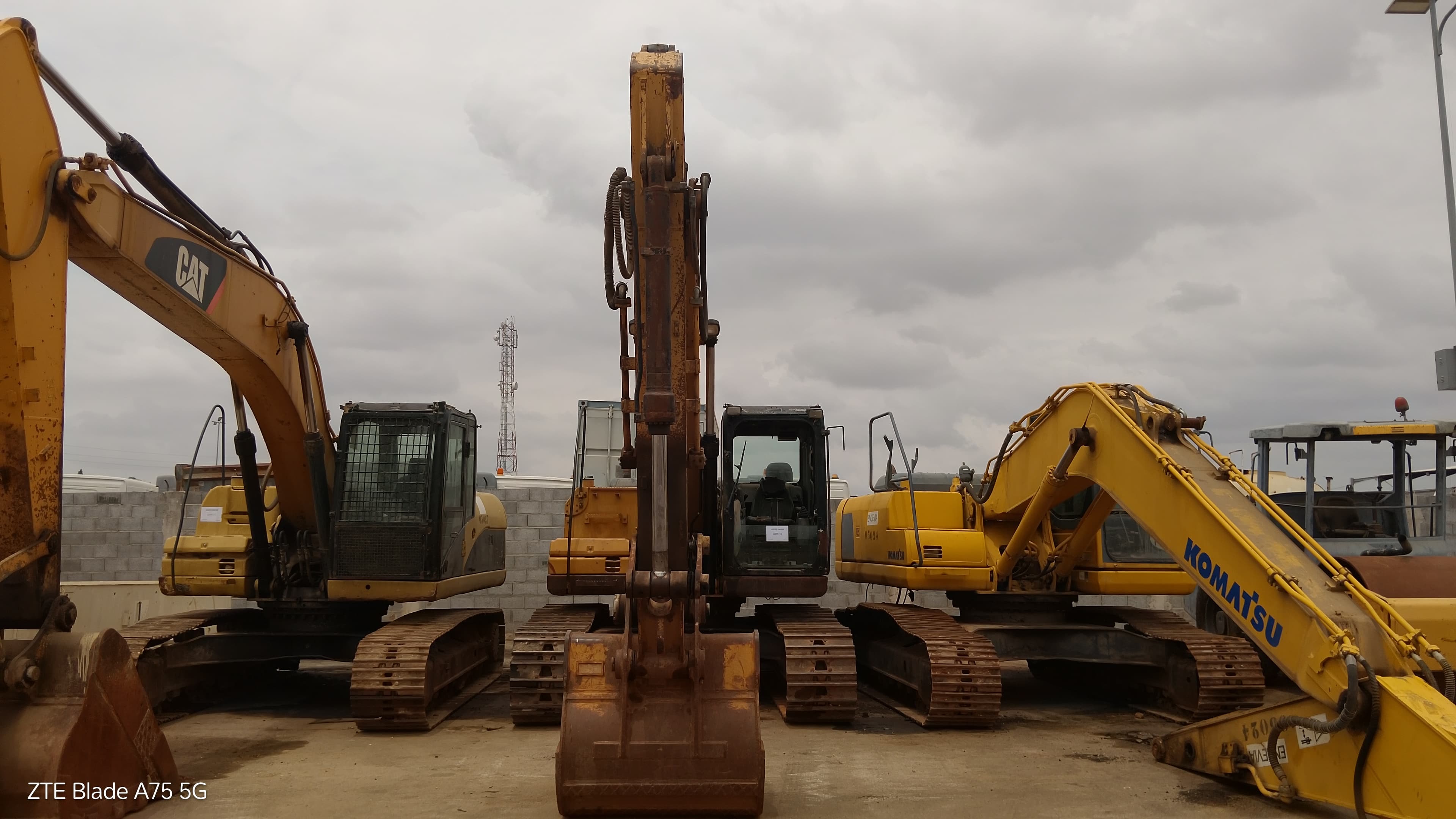 Escavadora de Rastos 20 T CATERPILLAR 320 D — imagem 3