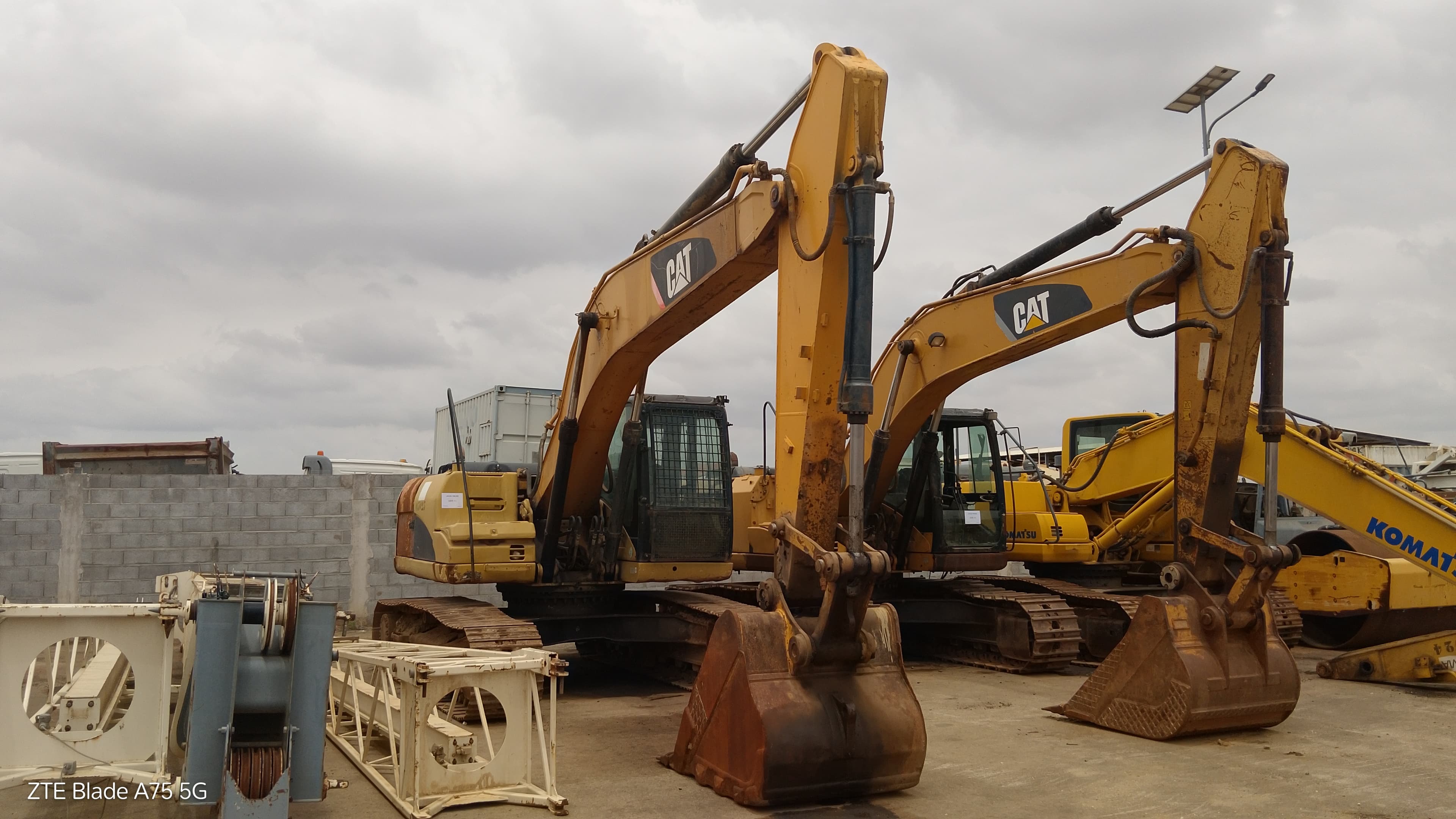 Escavadora de Rastos 20 T CATERPILLAR 320 D — image 3