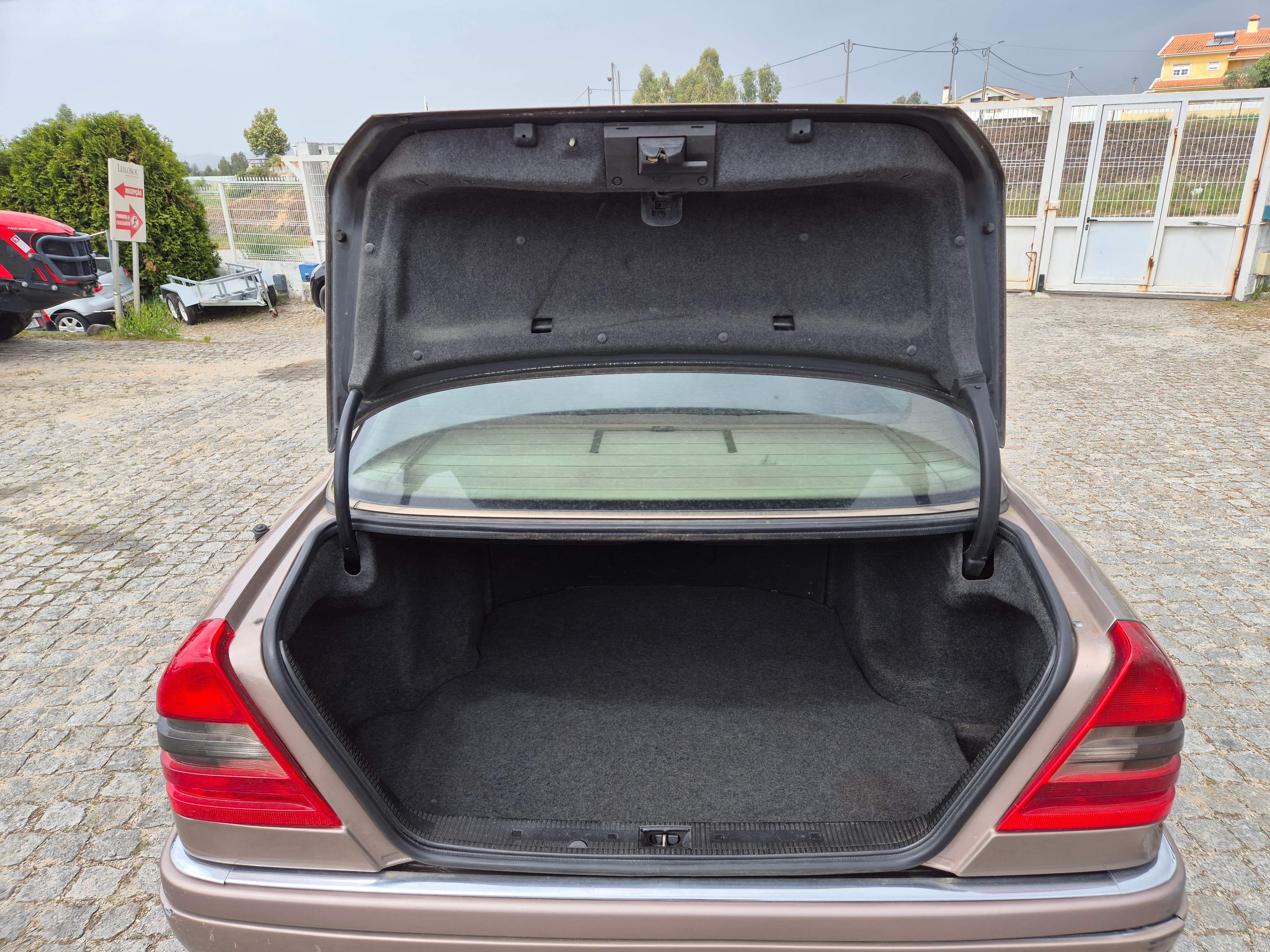 Mercedes-Benz C 200 D · Ano 1995 — imagen 7