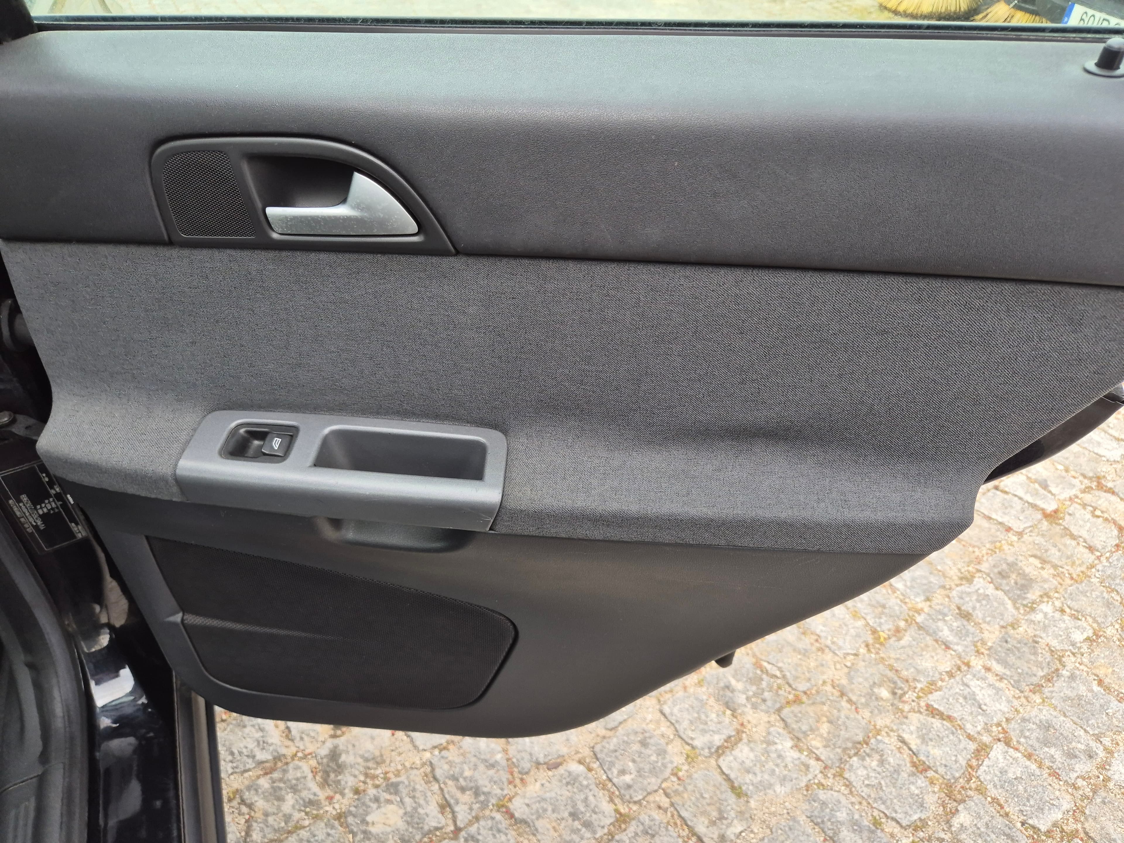 Volvo S40 1.6 D · Ano 2006 — image 16