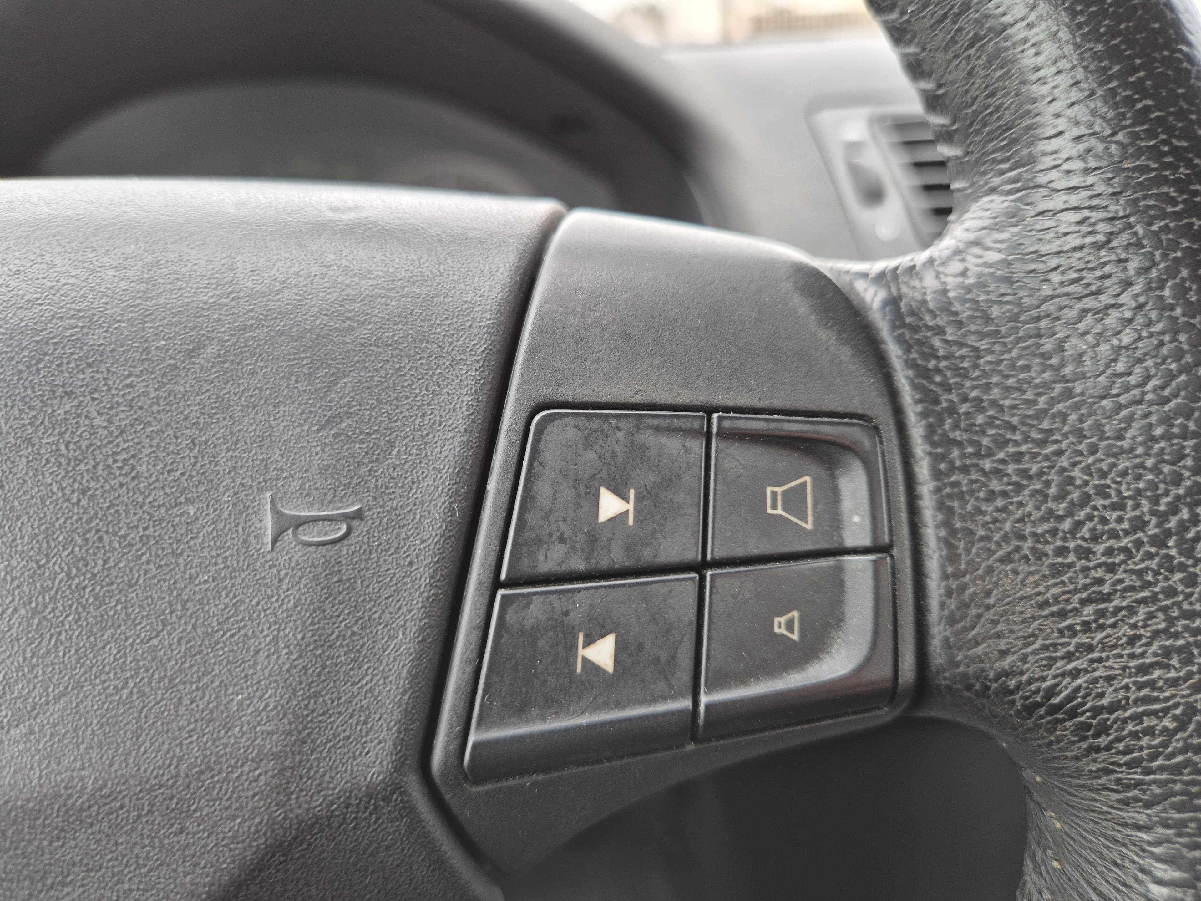 Volvo S40 1.6 D · Ano 2006 — image 37