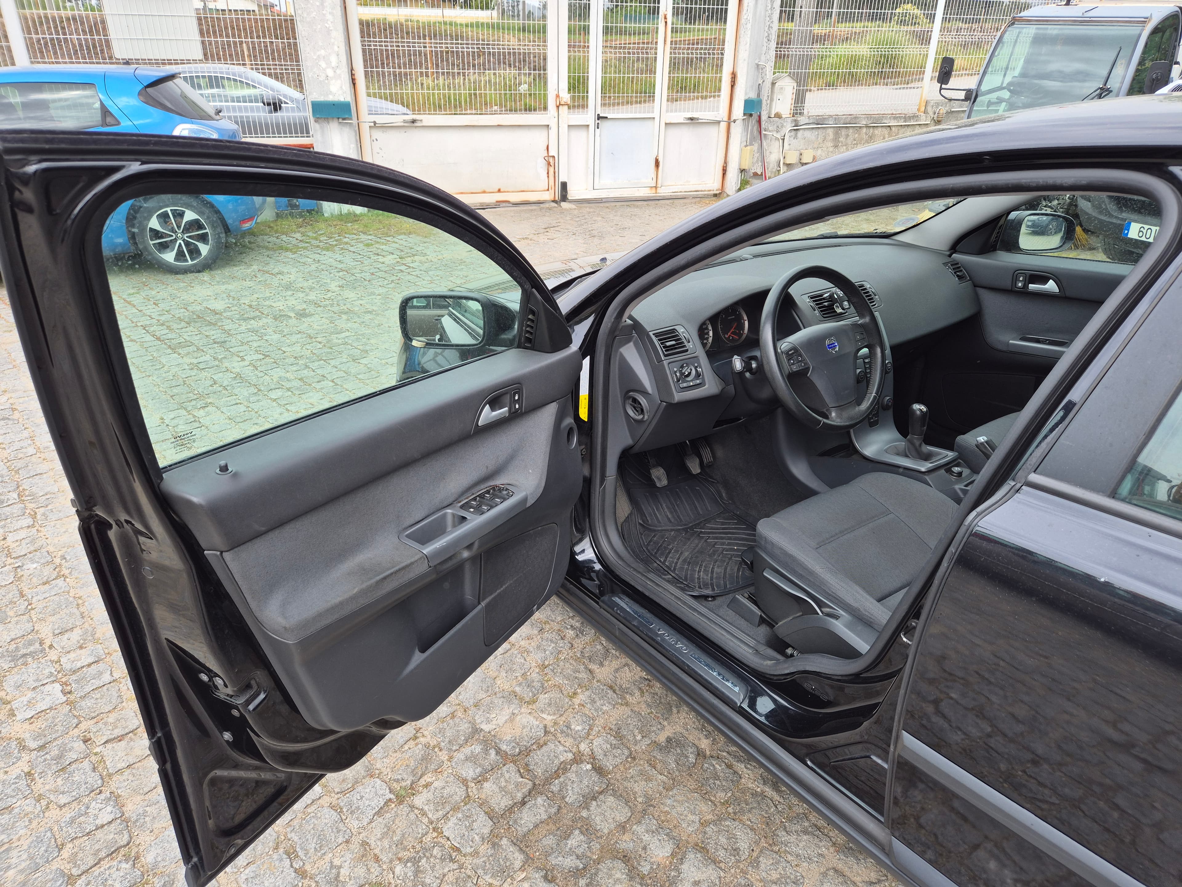 Volvo S40 1.6 D · Ano 2006 — image 24