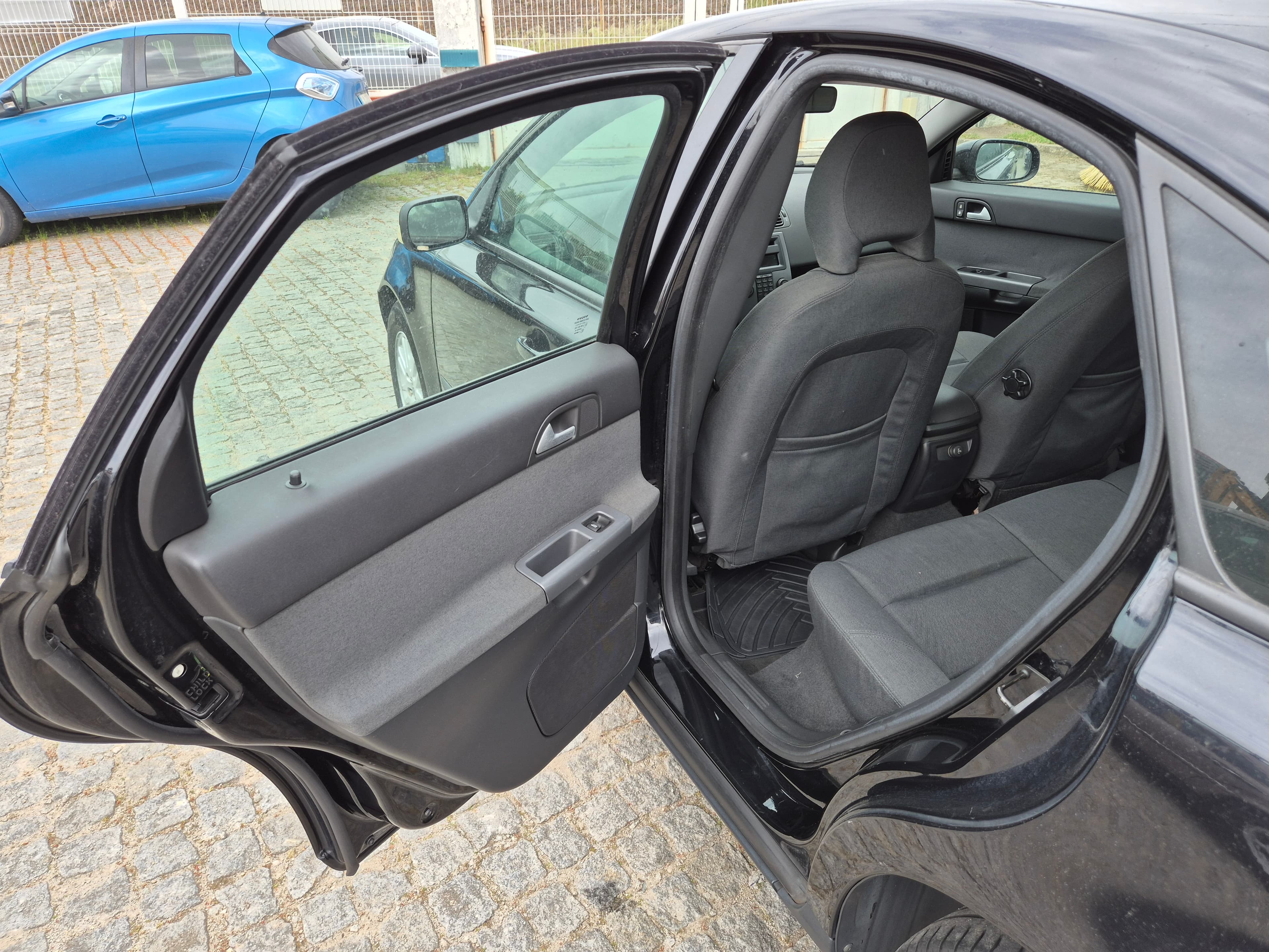 Volvo S40 1.6 D · Ano 2006 — image 21