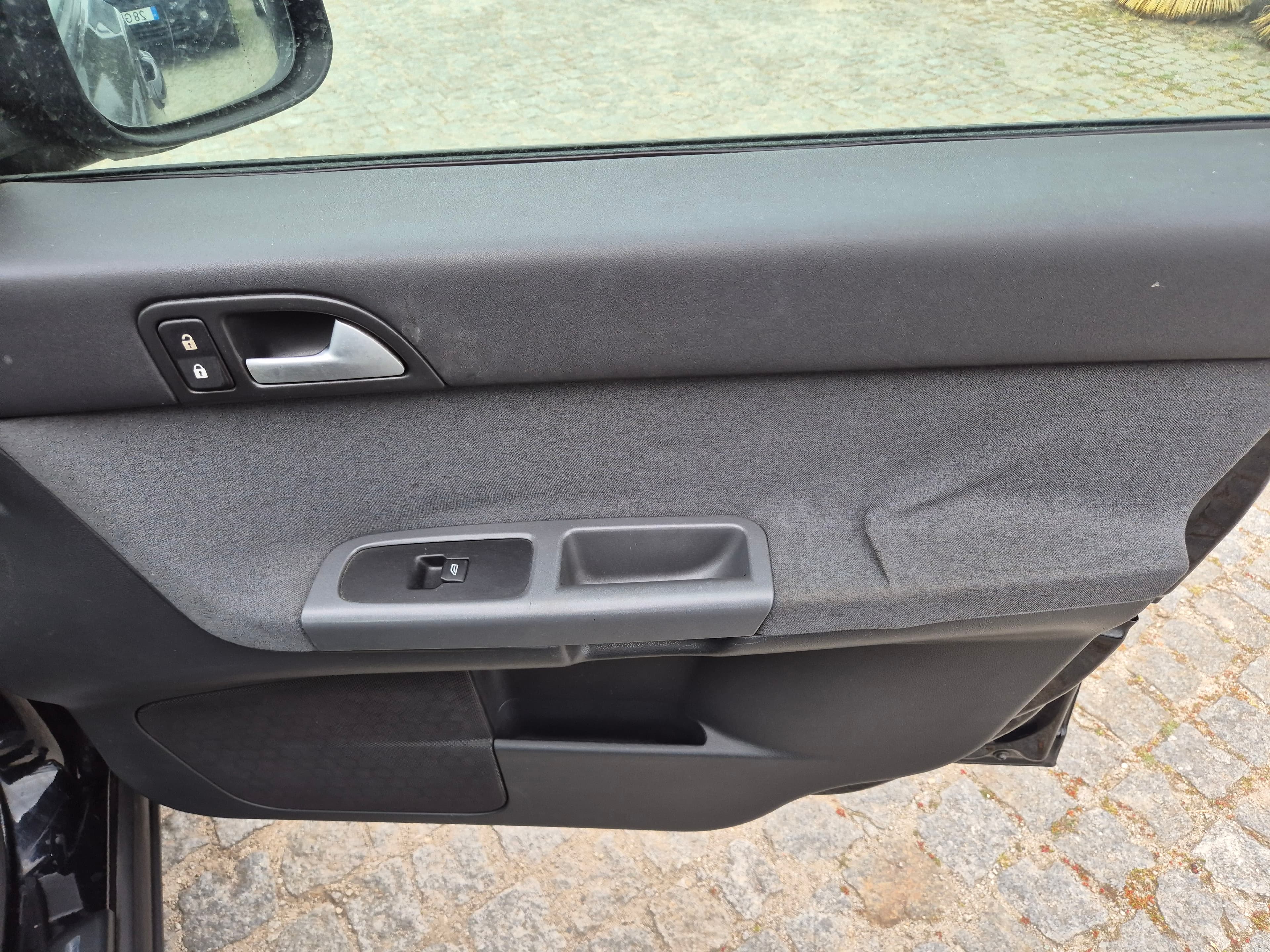 Volvo S40 1.6 D · Ano 2006 — image 19