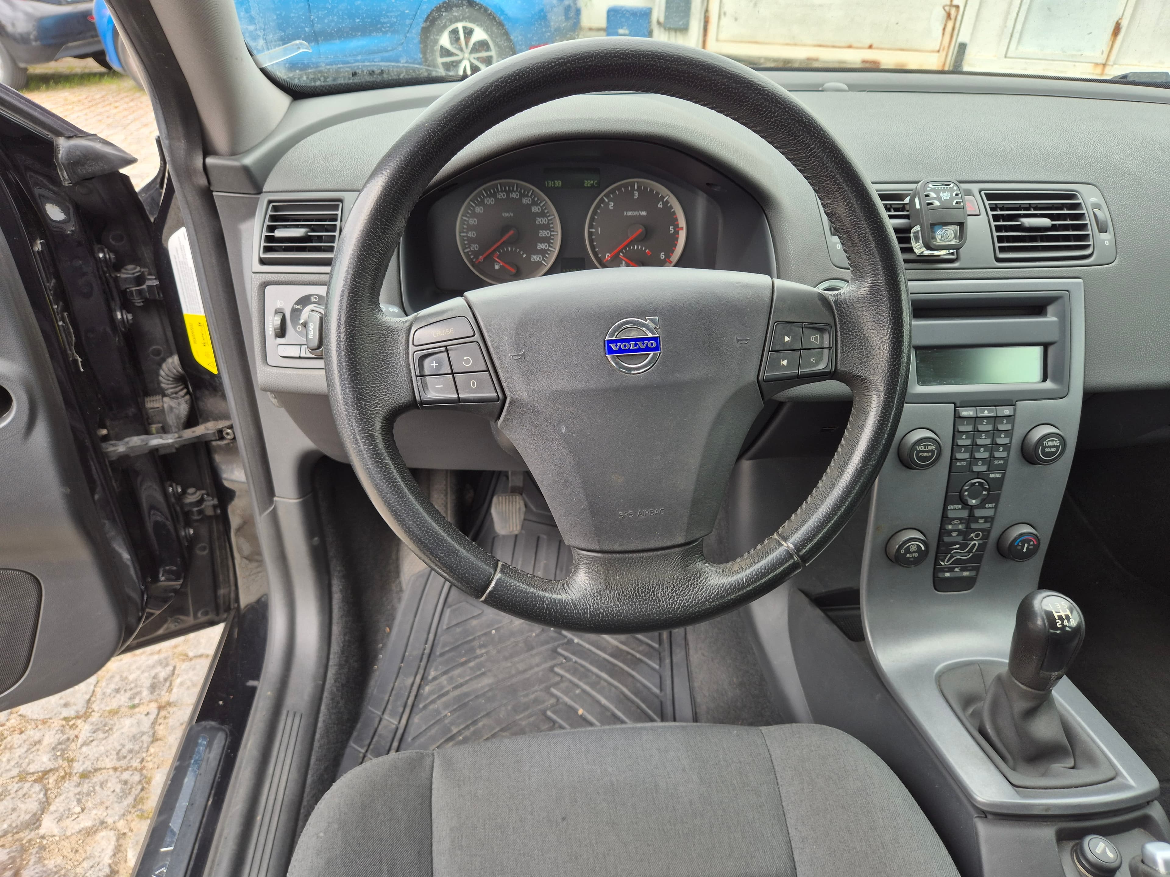 Volvo S40 1.6 D · Ano 2006 — image 28