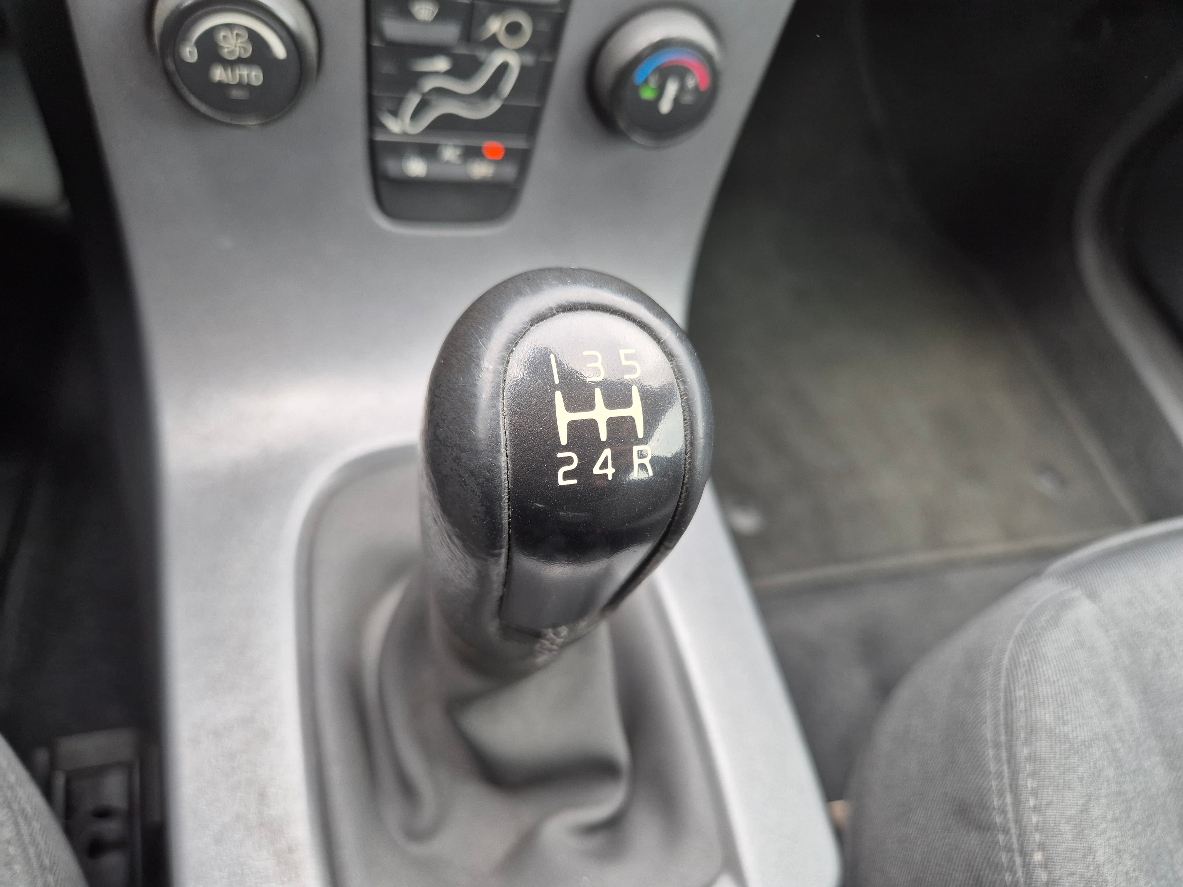 Volvo S40 1.6 D · Ano 2006 — image 39