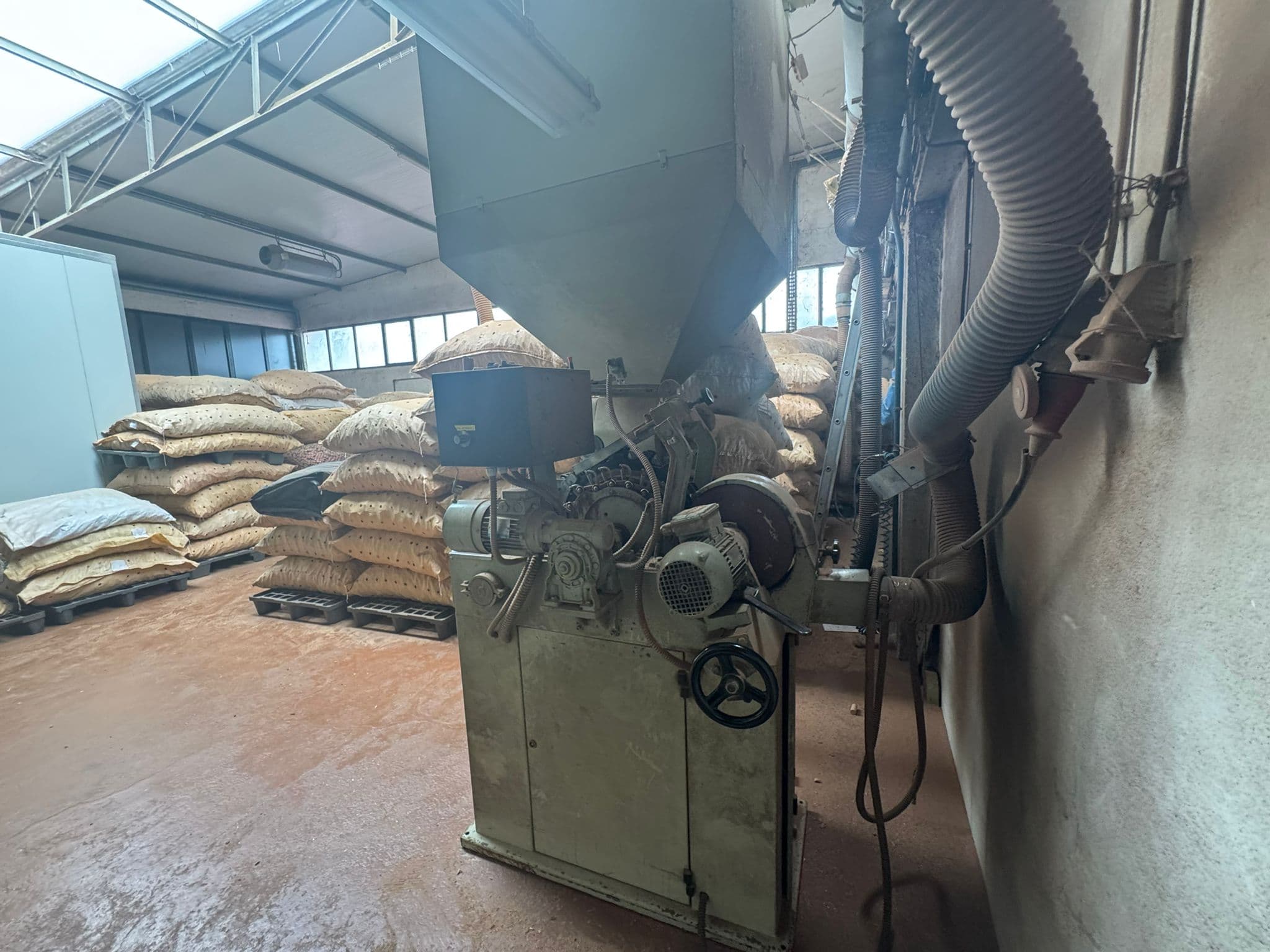 Equipamentos Industriais, Ferramentaria, de Escritório e Mobiliário — image 5