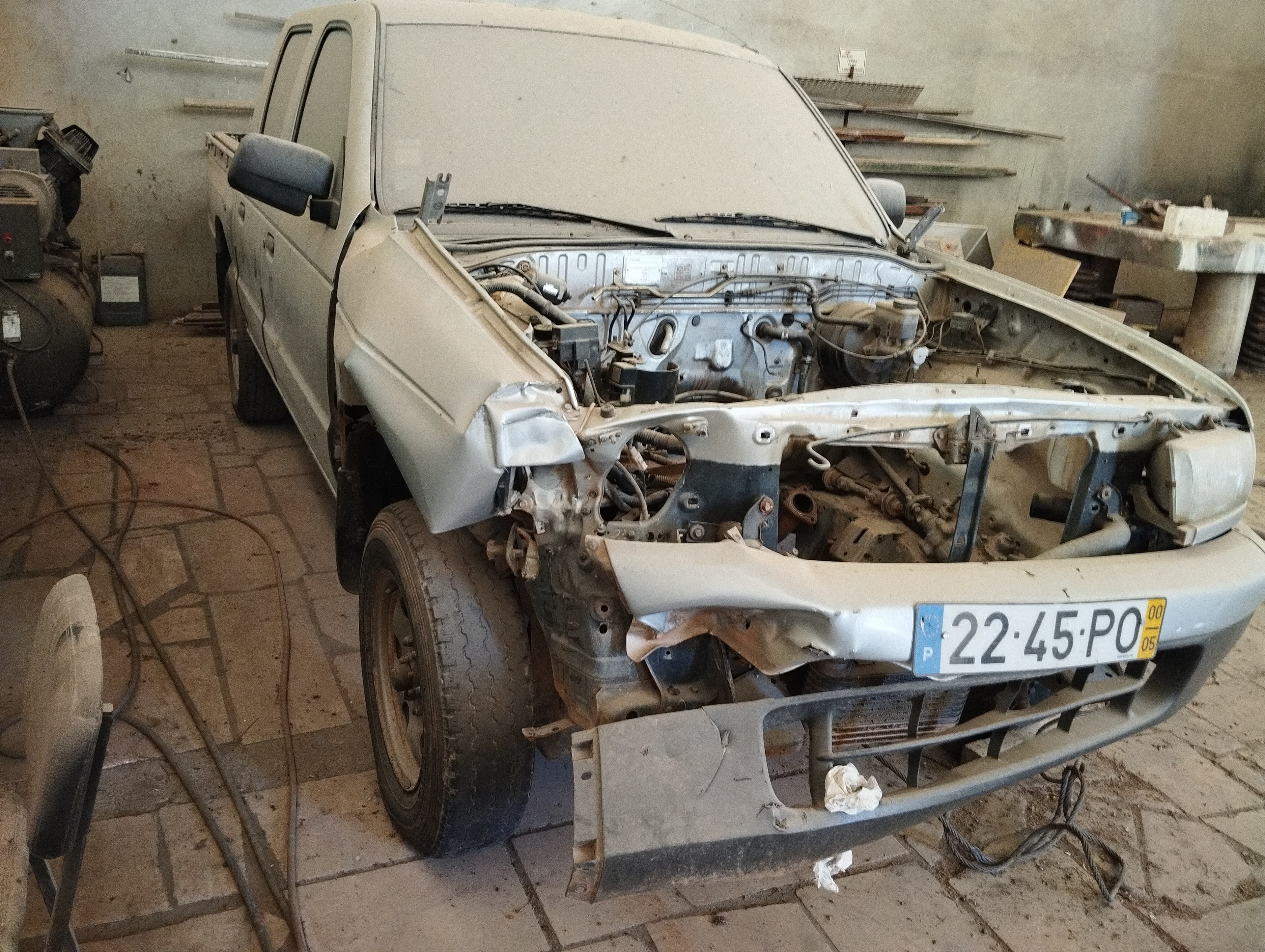 Mazda B2500 · Ano 2000 — imagem 2
