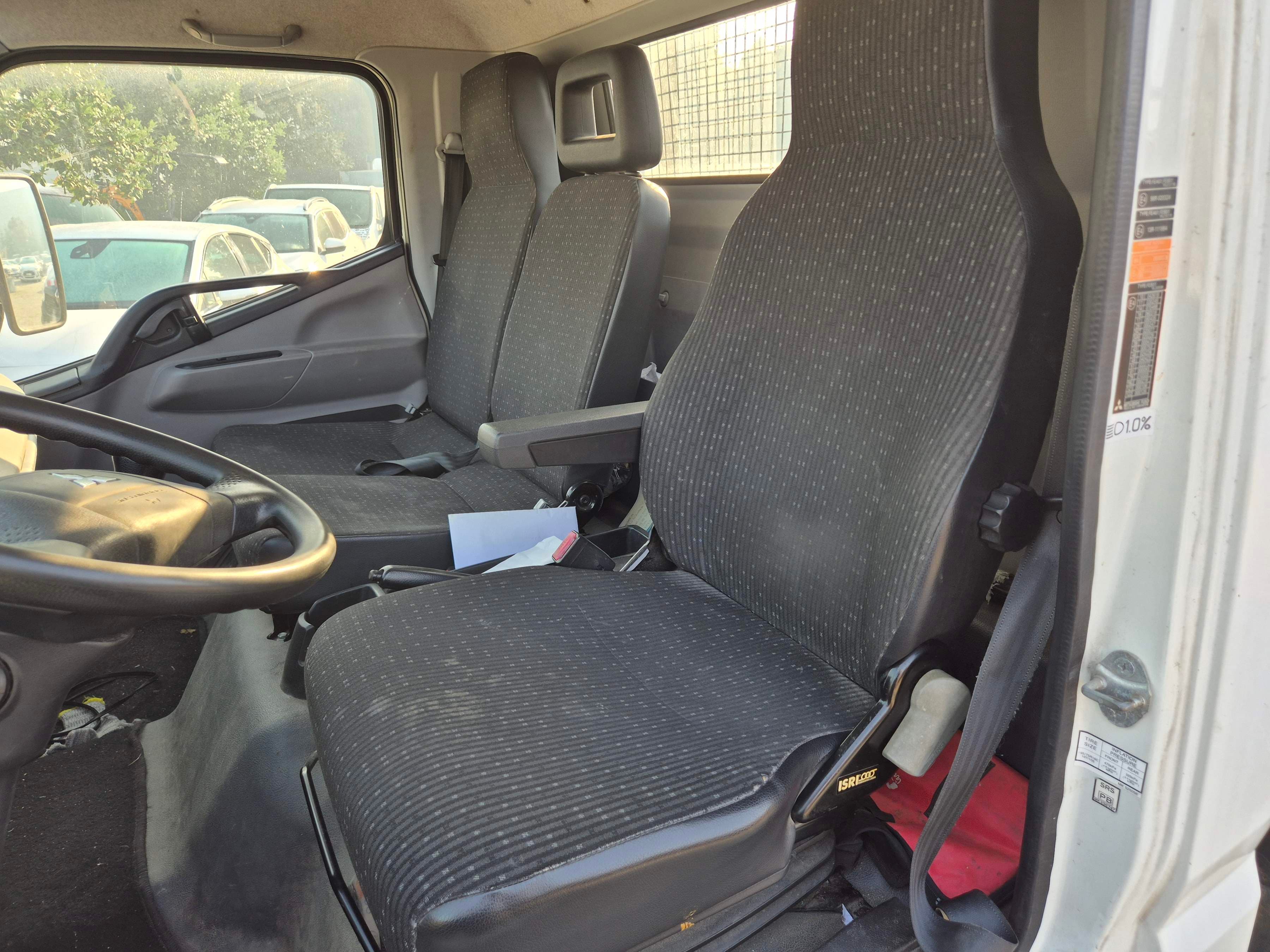 Mitsubishi Canter · Ano 2016 — imagem 19