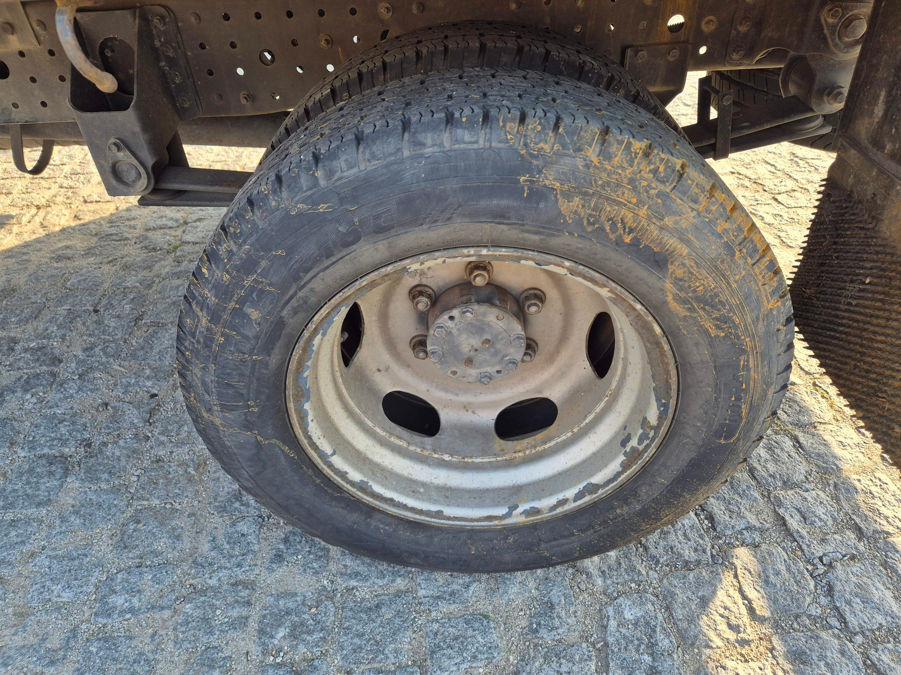 Mitsubishi Canter · Ano 2016 — imagem 8