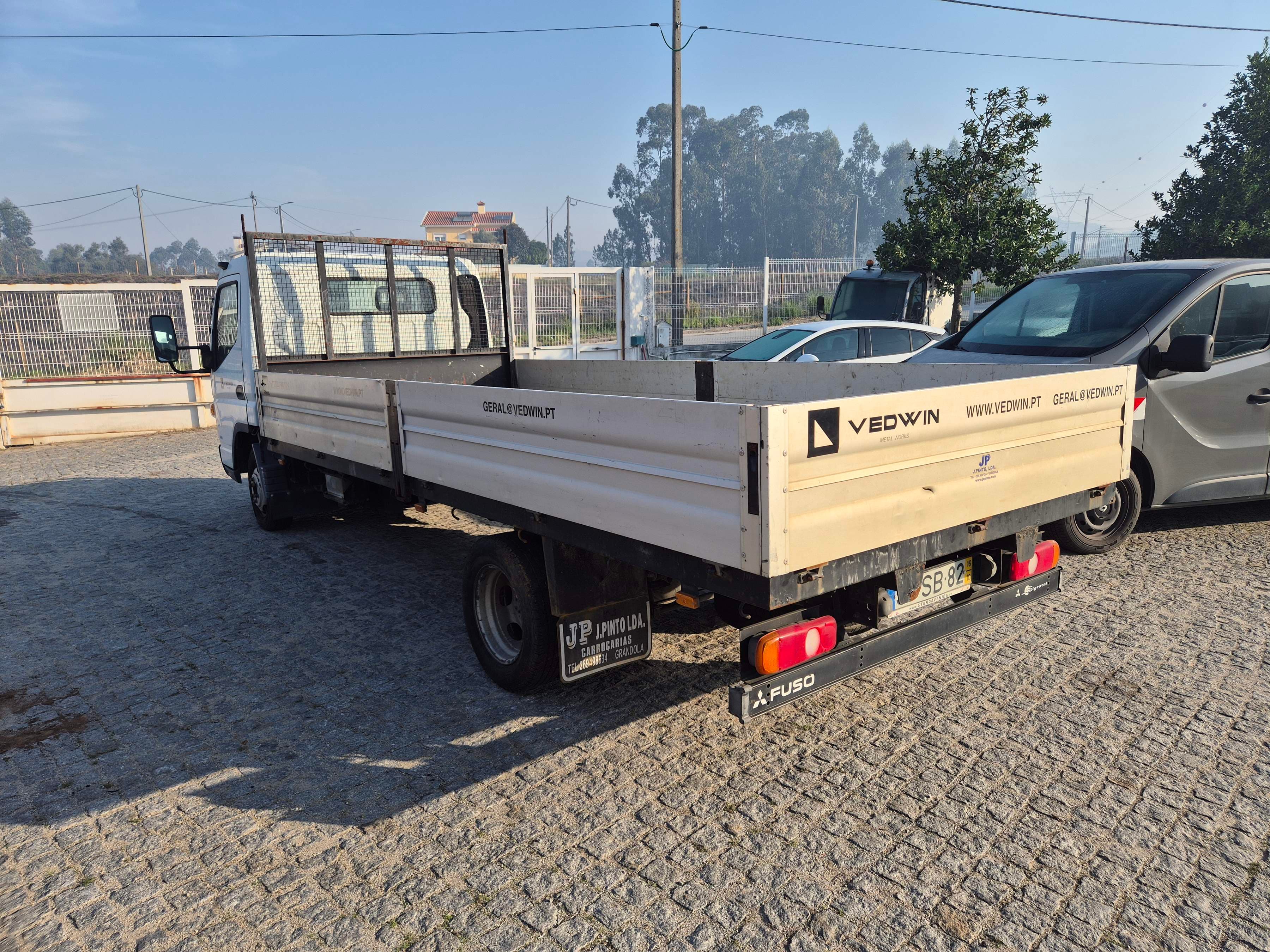 Mitsubishi Canter · Ano 2016 — imagem 4