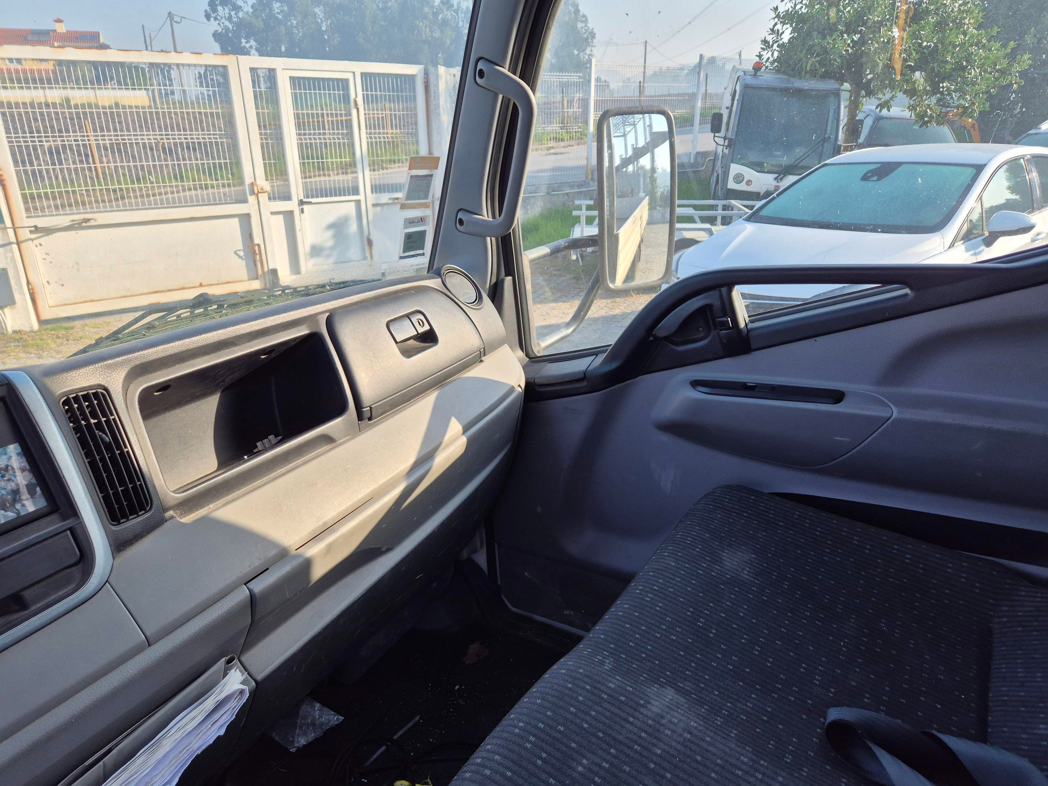 Mitsubishi Canter · Ano 2016 — imagem 32