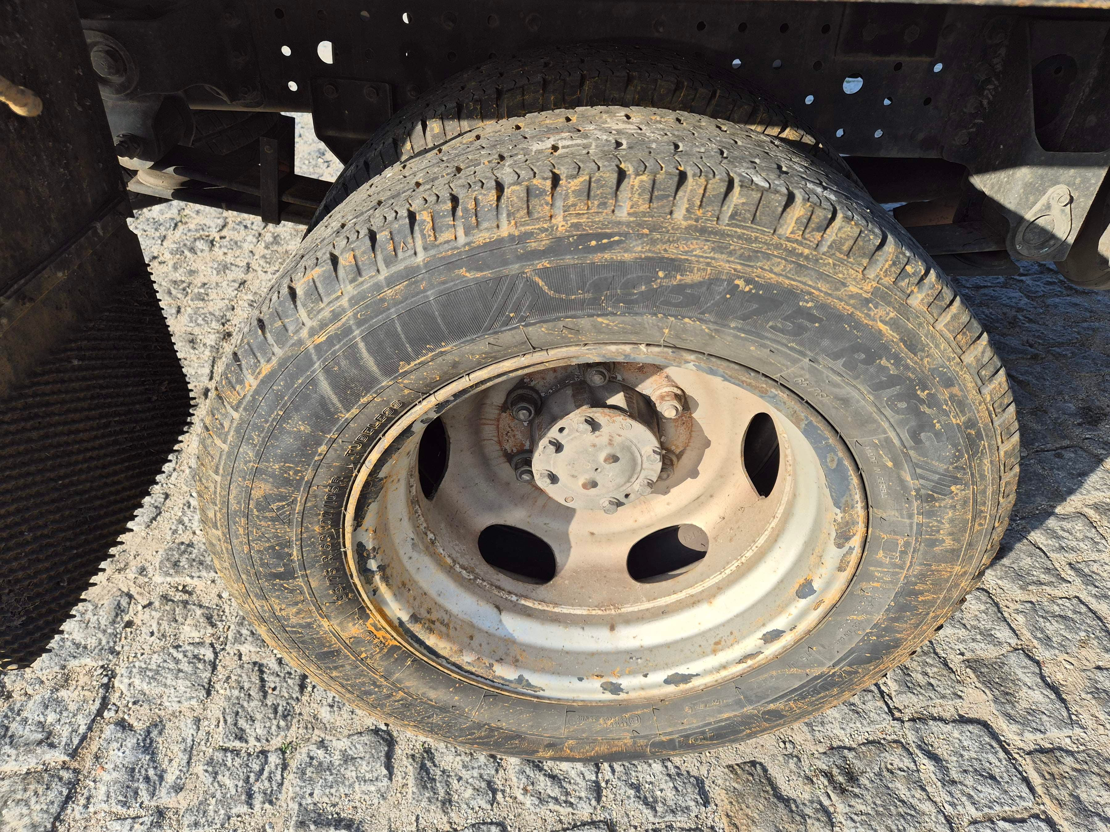 Mitsubishi Canter · Ano 2016 — imagem 11