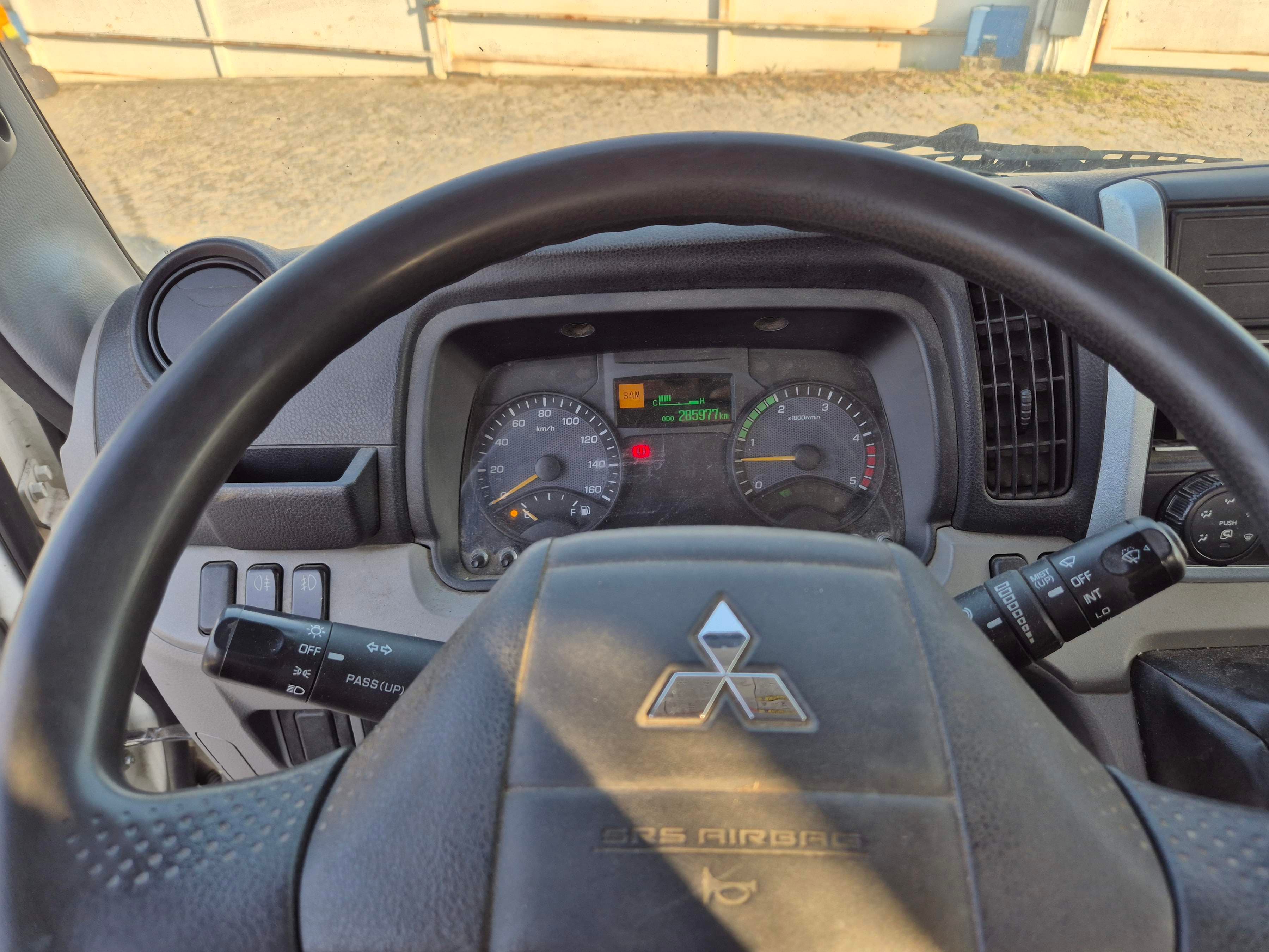 Mitsubishi Canter · Ano 2016 — imagem 24