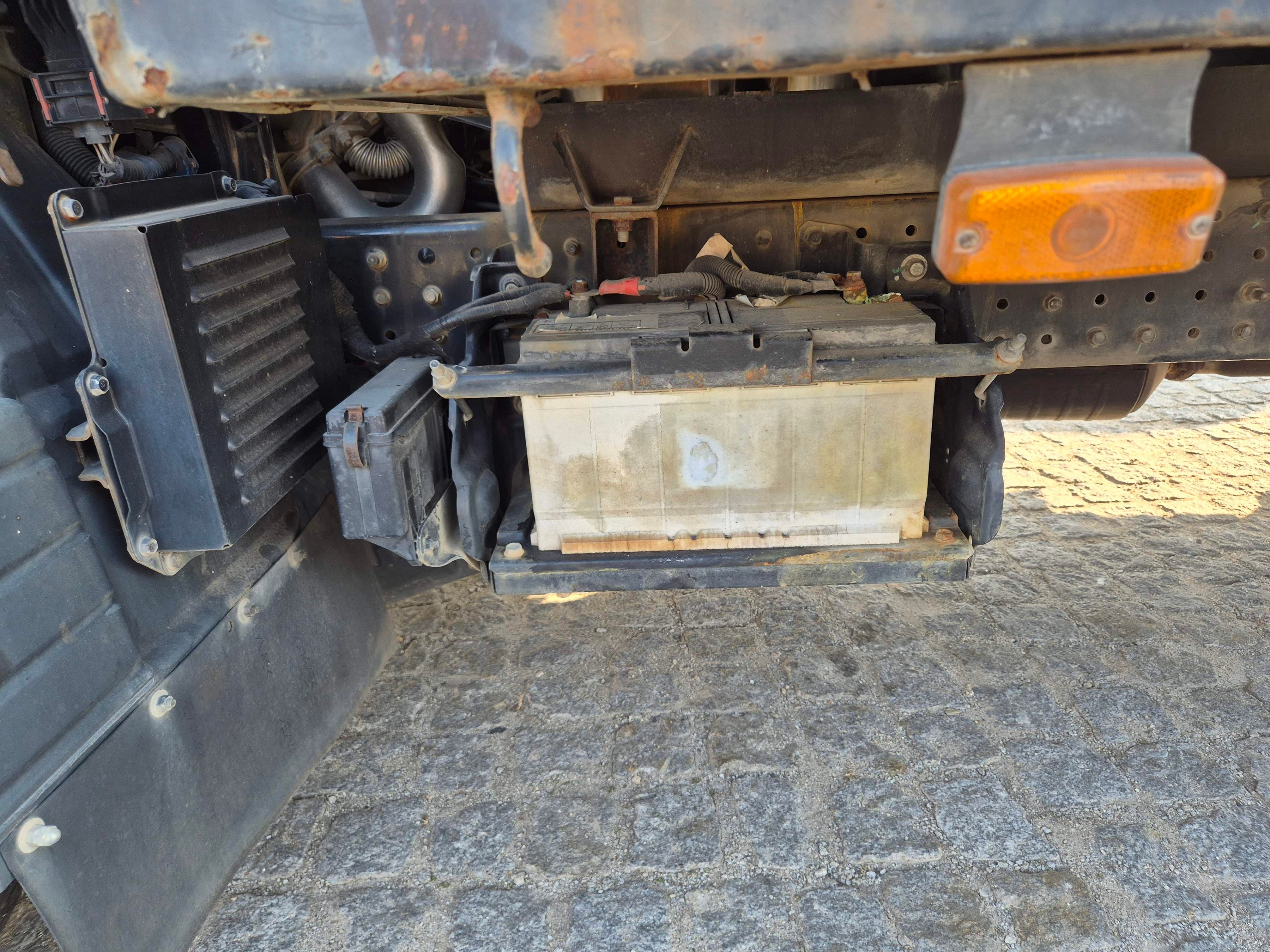 Mitsubishi Canter · Ano 2016 — imagem 13
