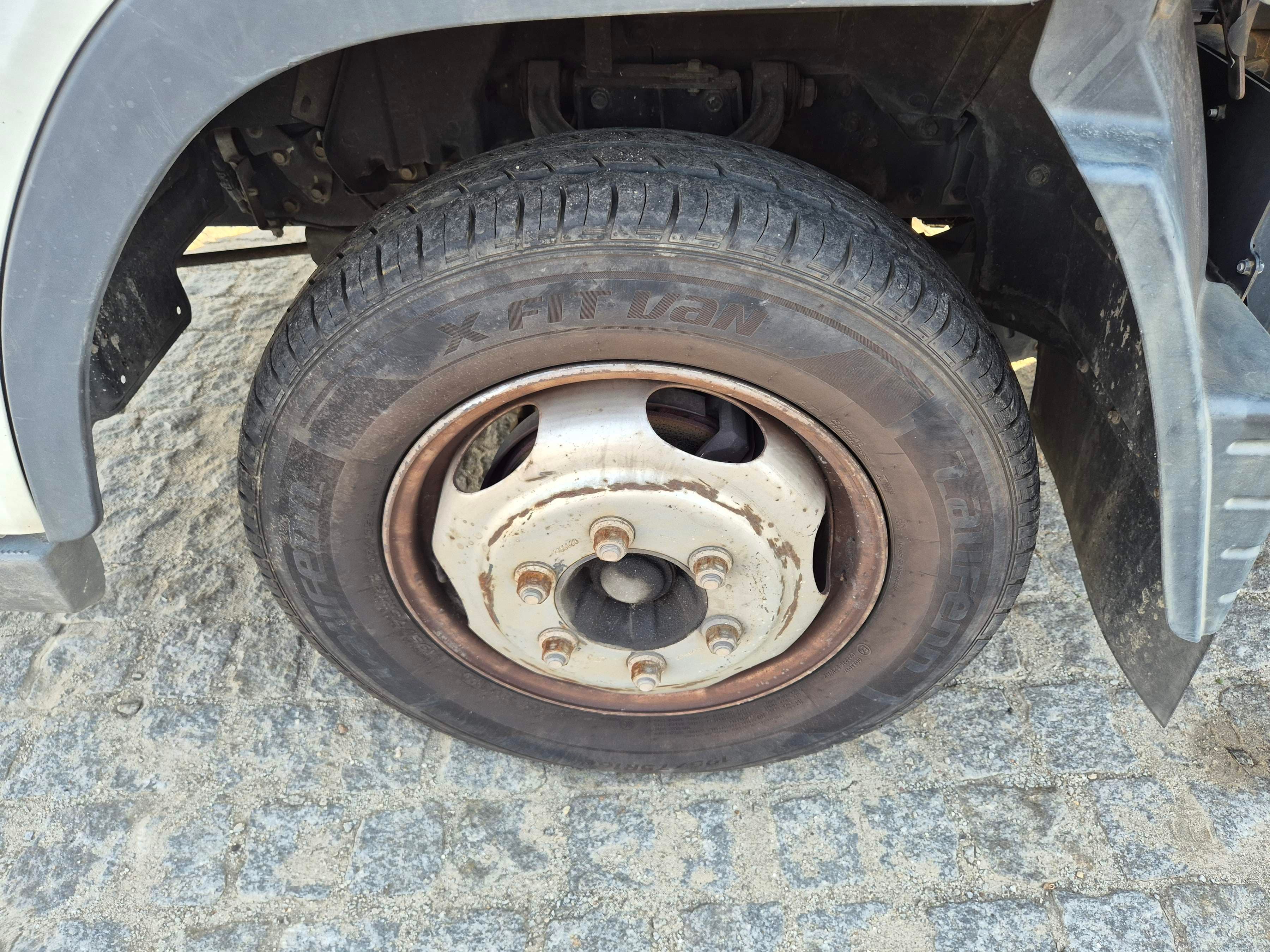 Mitsubishi Canter · Ano 2016 — imagem 9