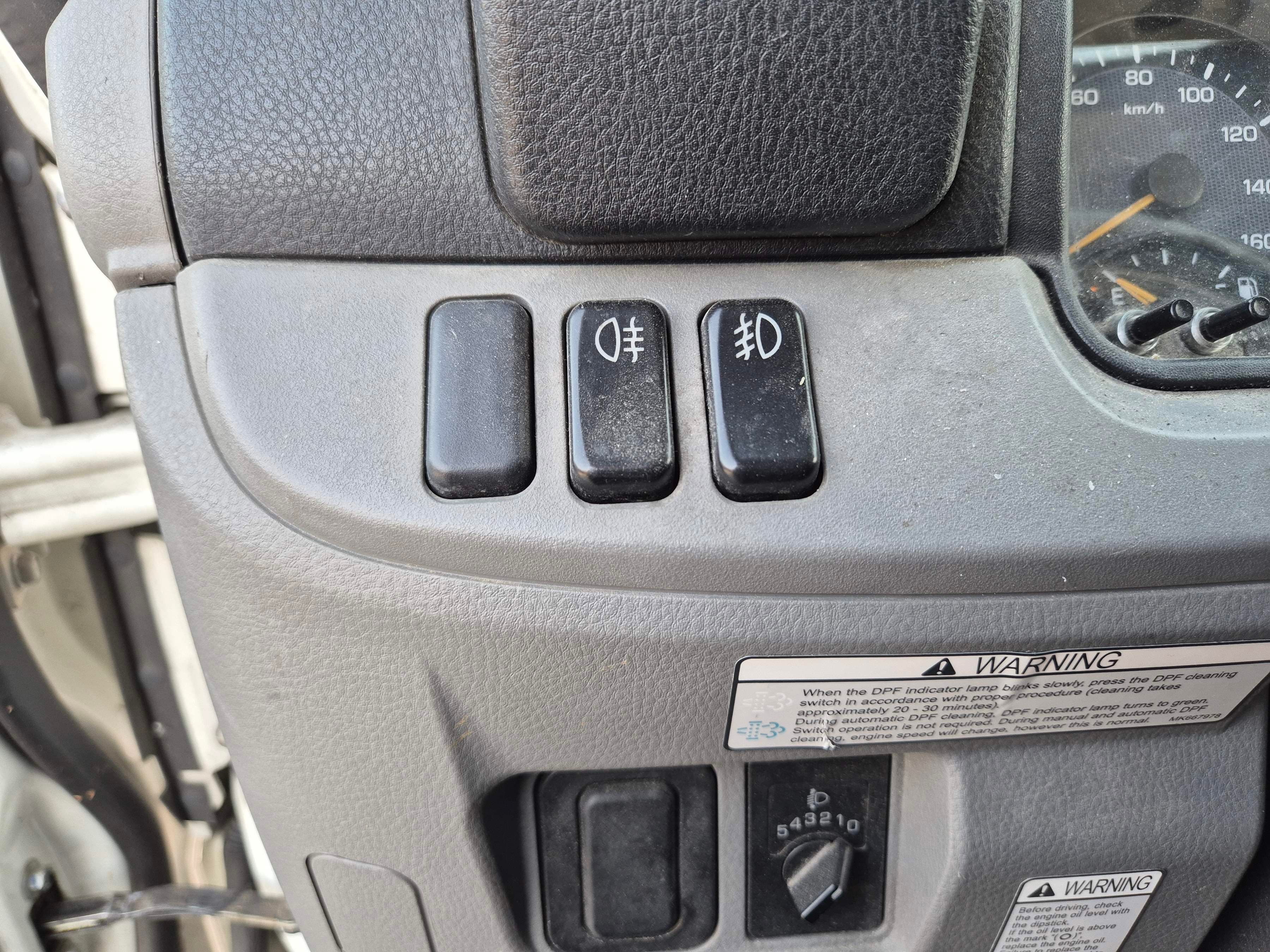 Mitsubishi Canter · Ano 2016 — imagem 23