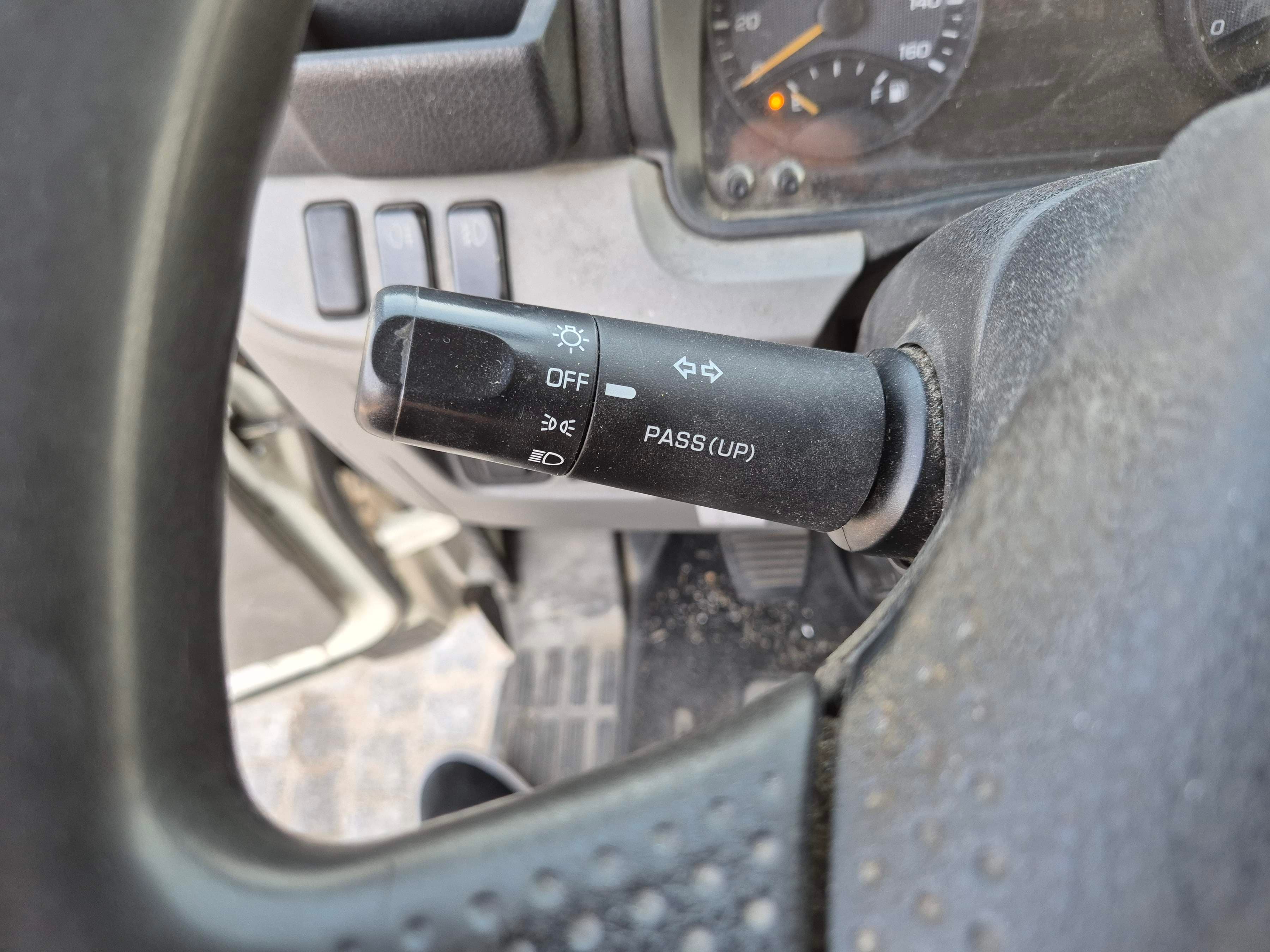 Mitsubishi Canter · Ano 2016 — imagem 25