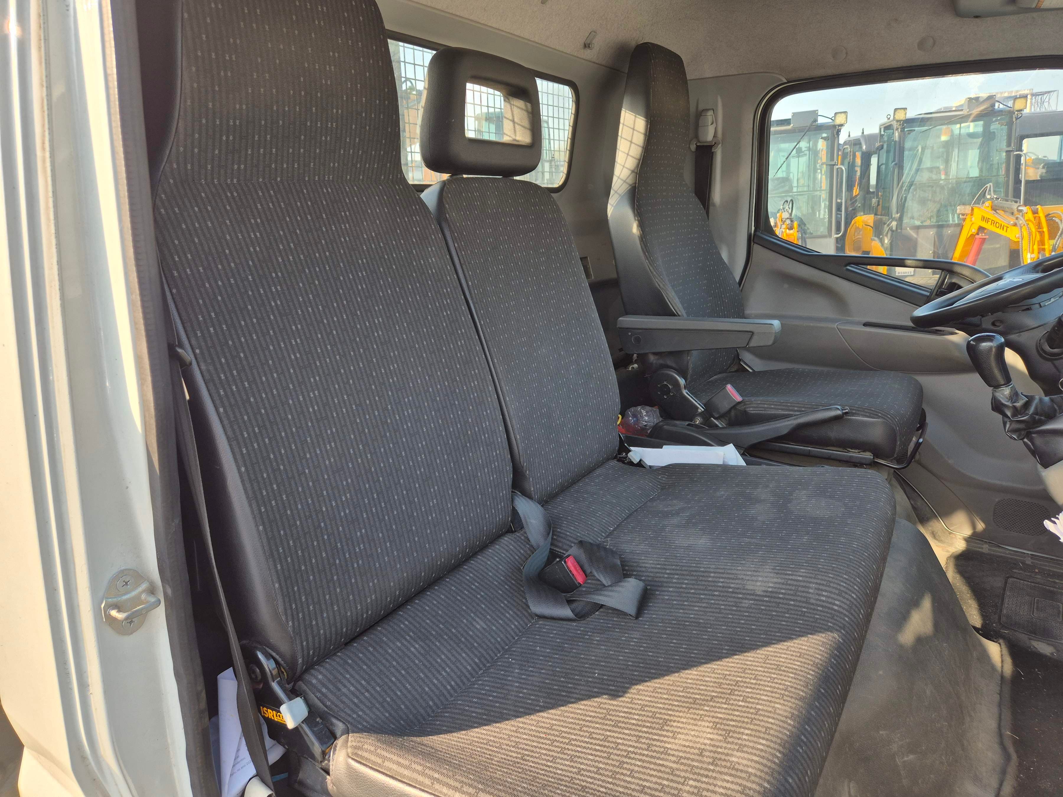 Mitsubishi Canter · Ano 2016 — imagem 16