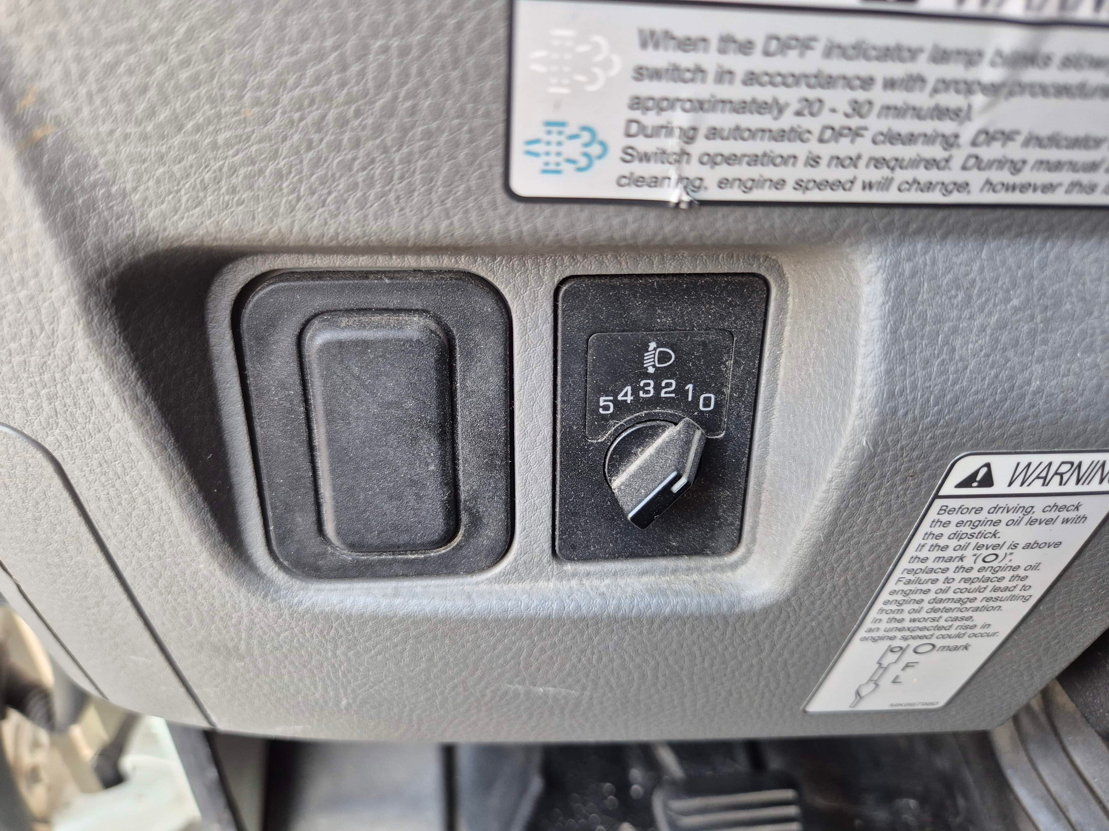 Mitsubishi Canter · Ano 2016 — imagem 22
