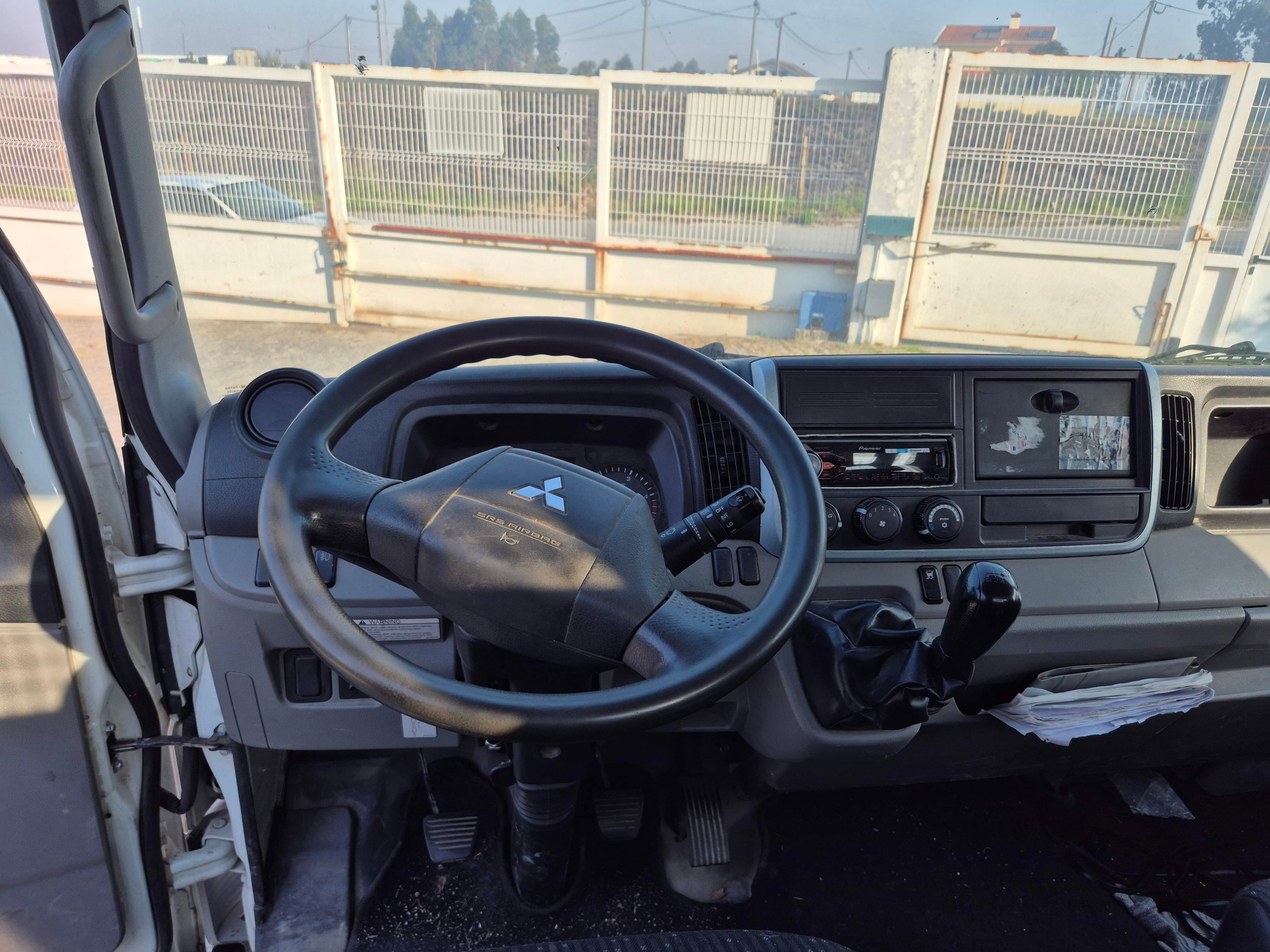 Mitsubishi Canter · Ano 2016 — imagem 20