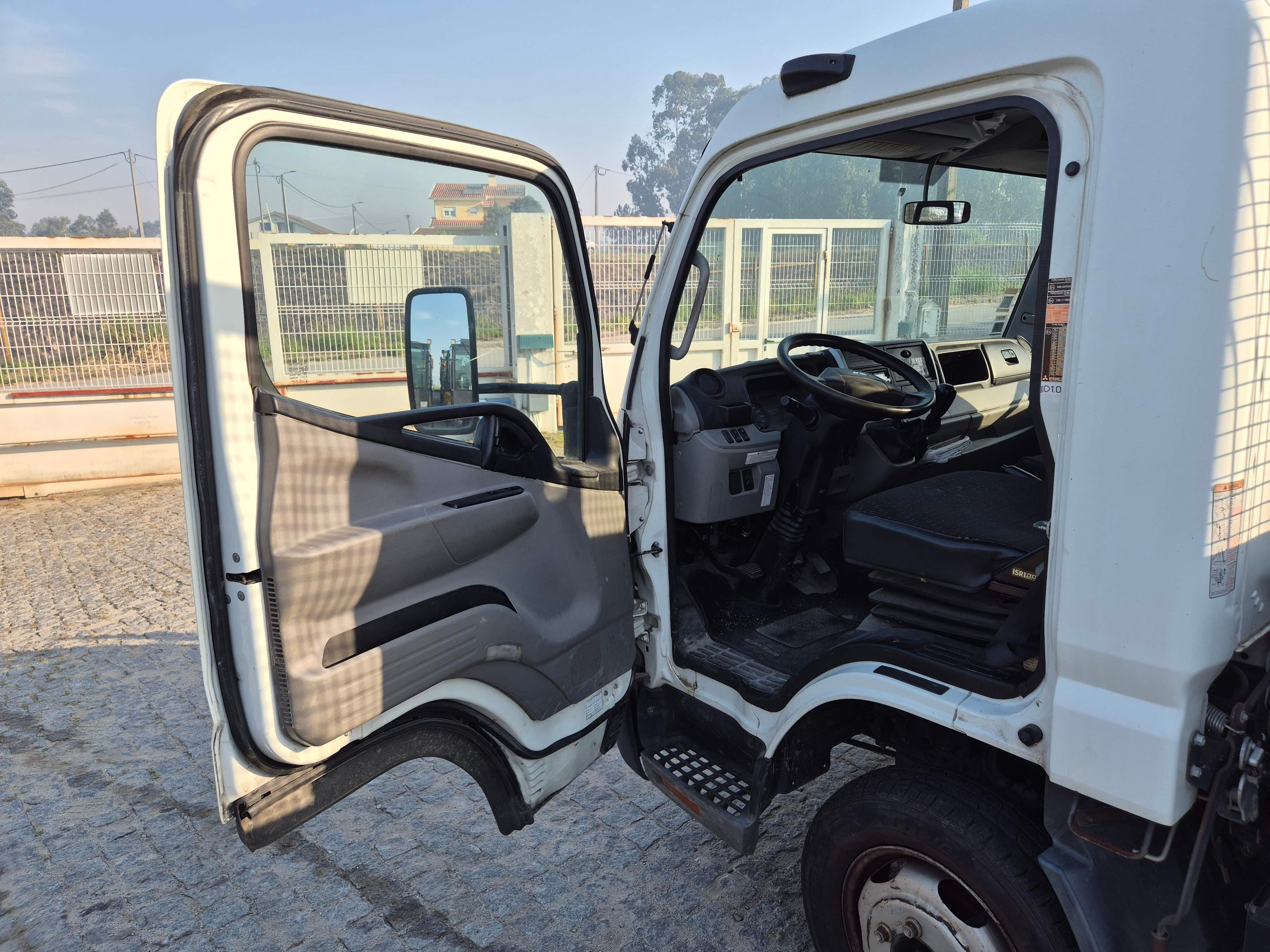 Mitsubishi Canter · Ano 2016 — imagem 17