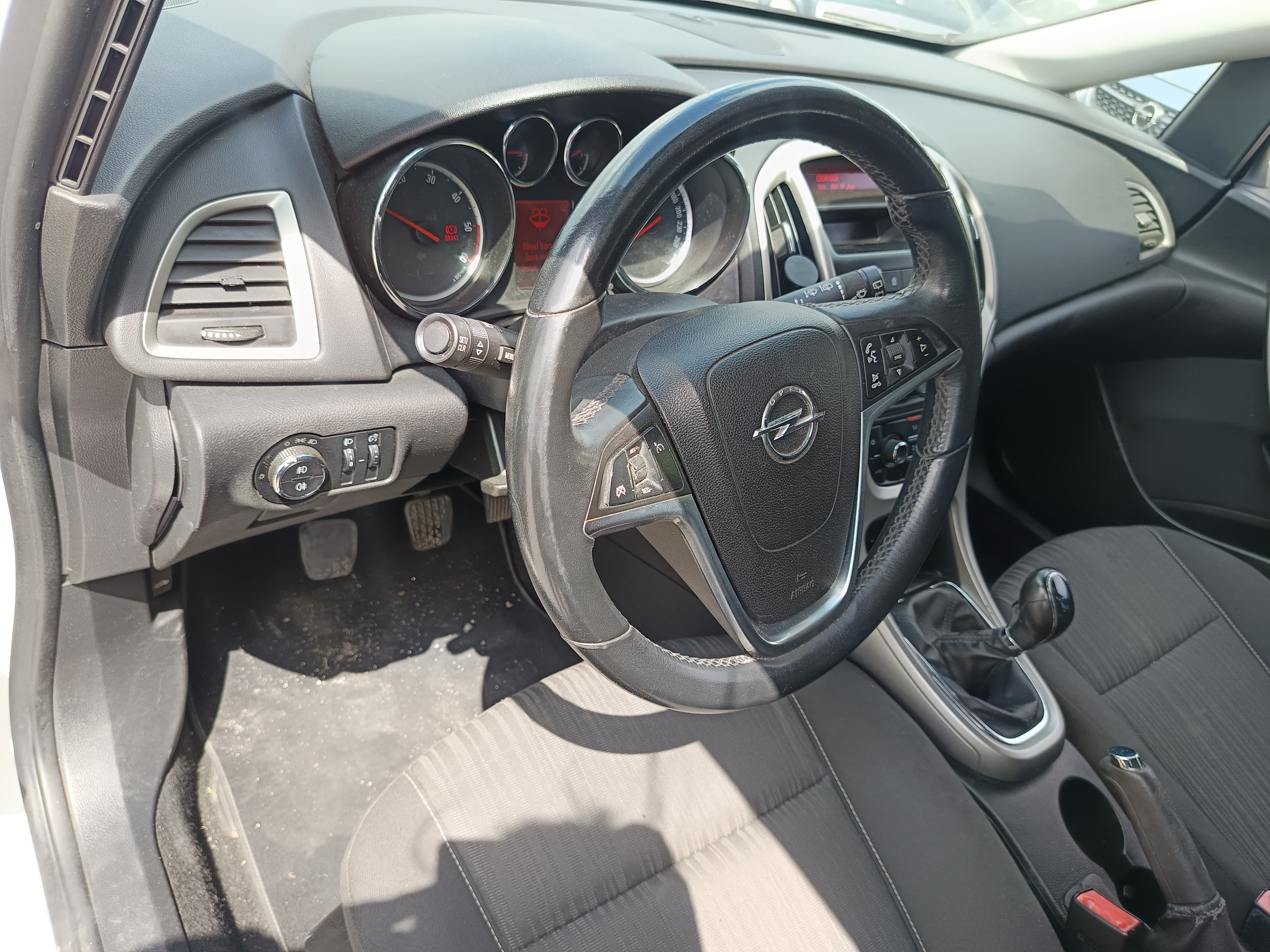 Opel Astra 1.3 CDTI · Ano 2011 — imagem 32