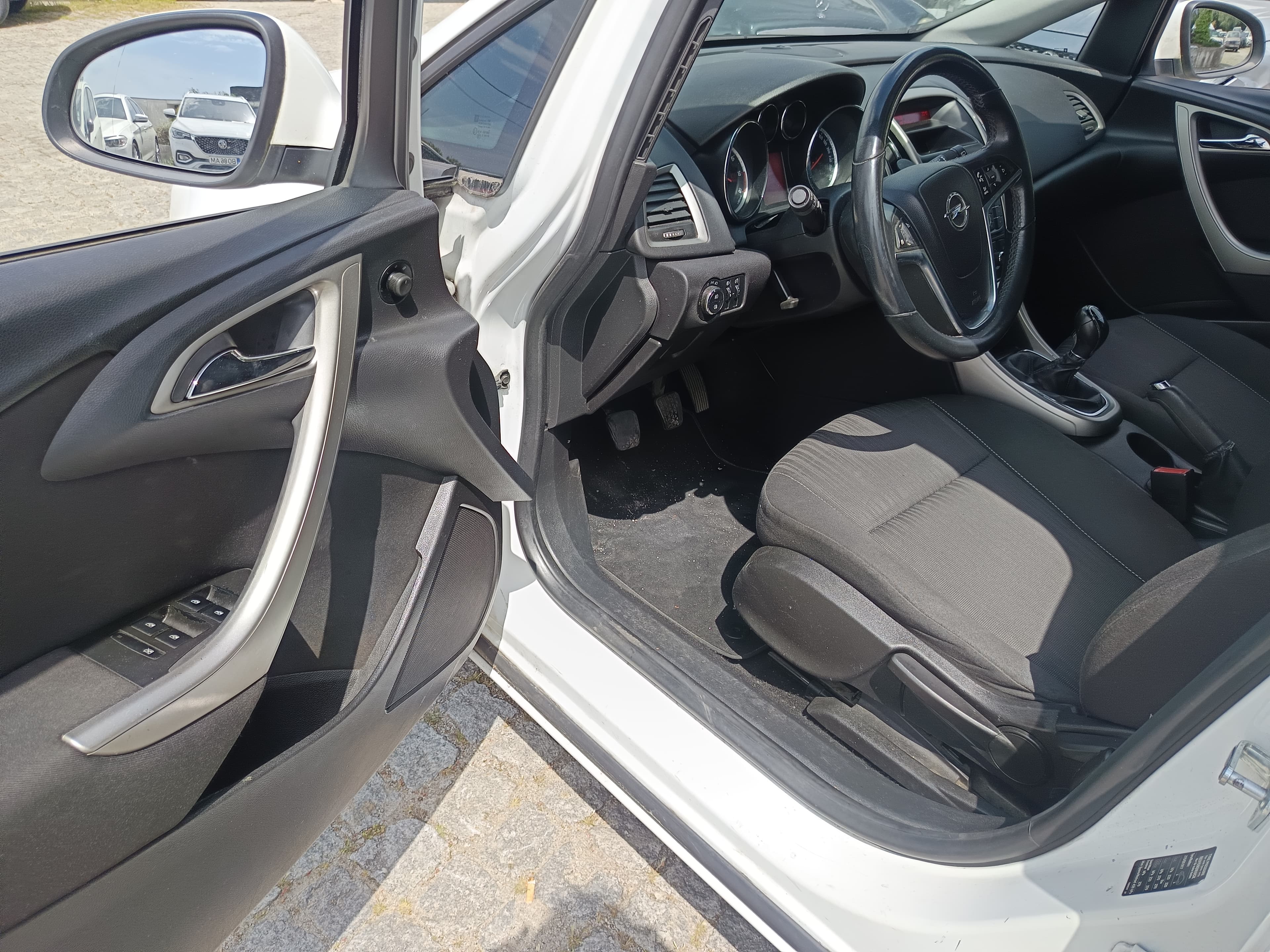 Opel Astra 1.3 CDTI · Ano 2011 — imagem 28