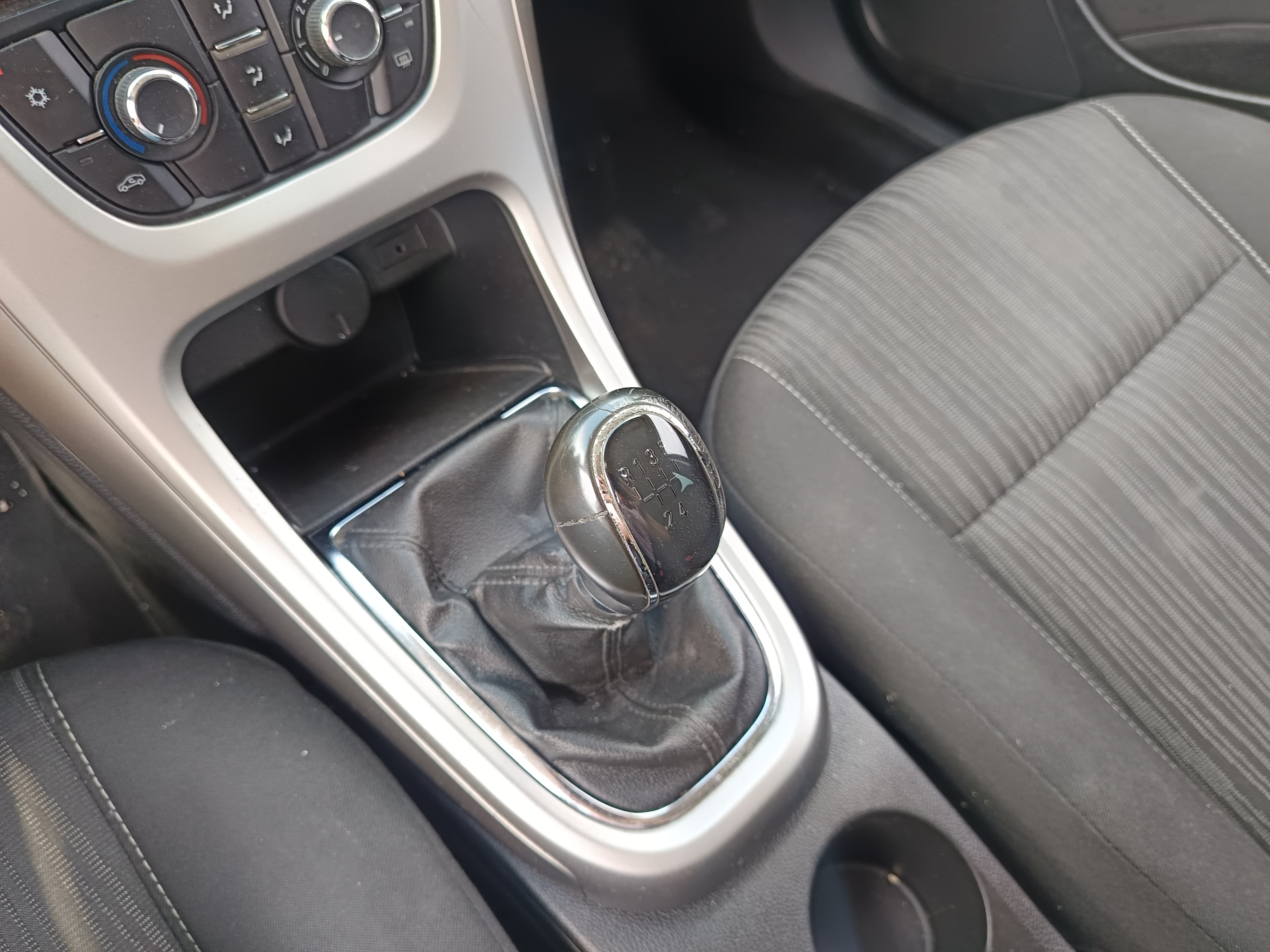 Opel Astra 1.3 CDTI · Ano 2011 — imagem 35