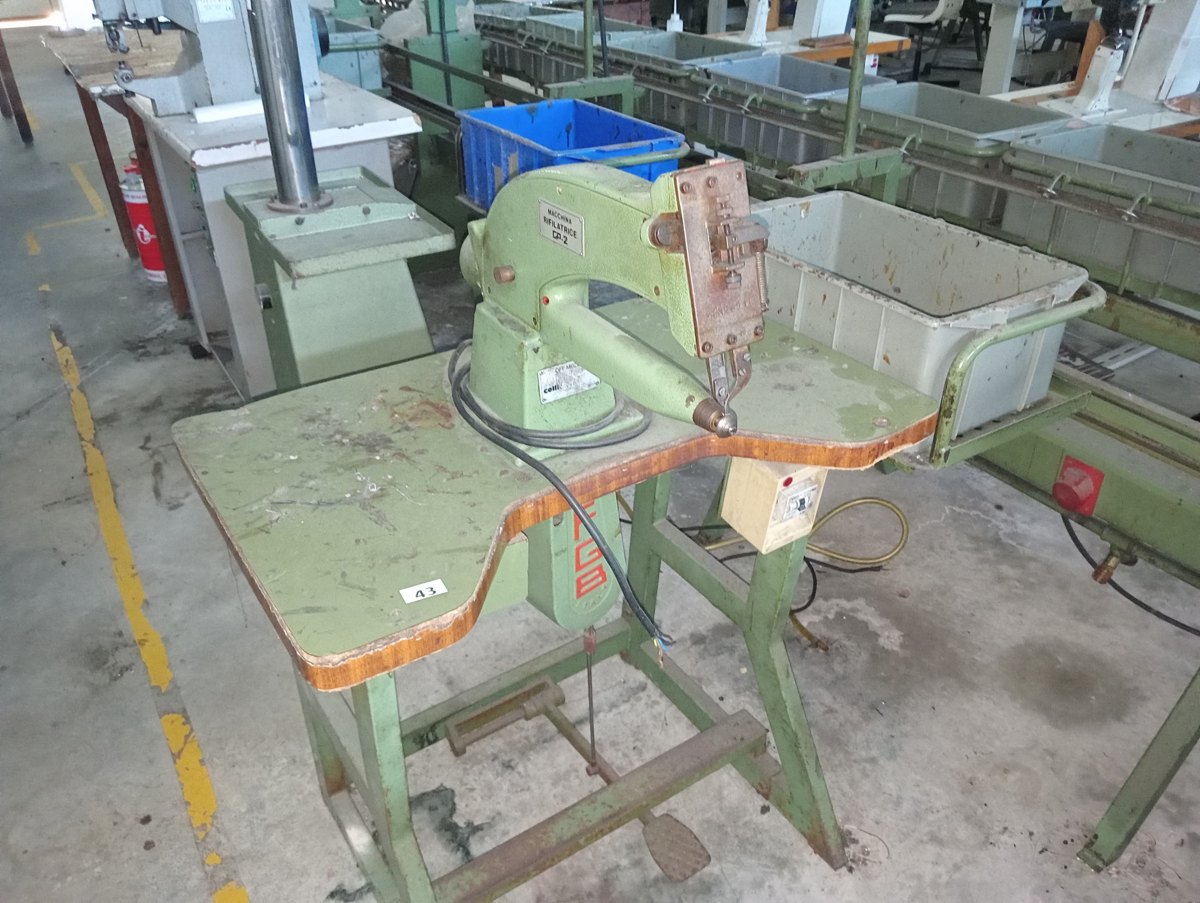 Máquinas de Ilhoses · Entretelar · Rentear · Dobrar · Coser e Virar Canos · Aplicar — image 5