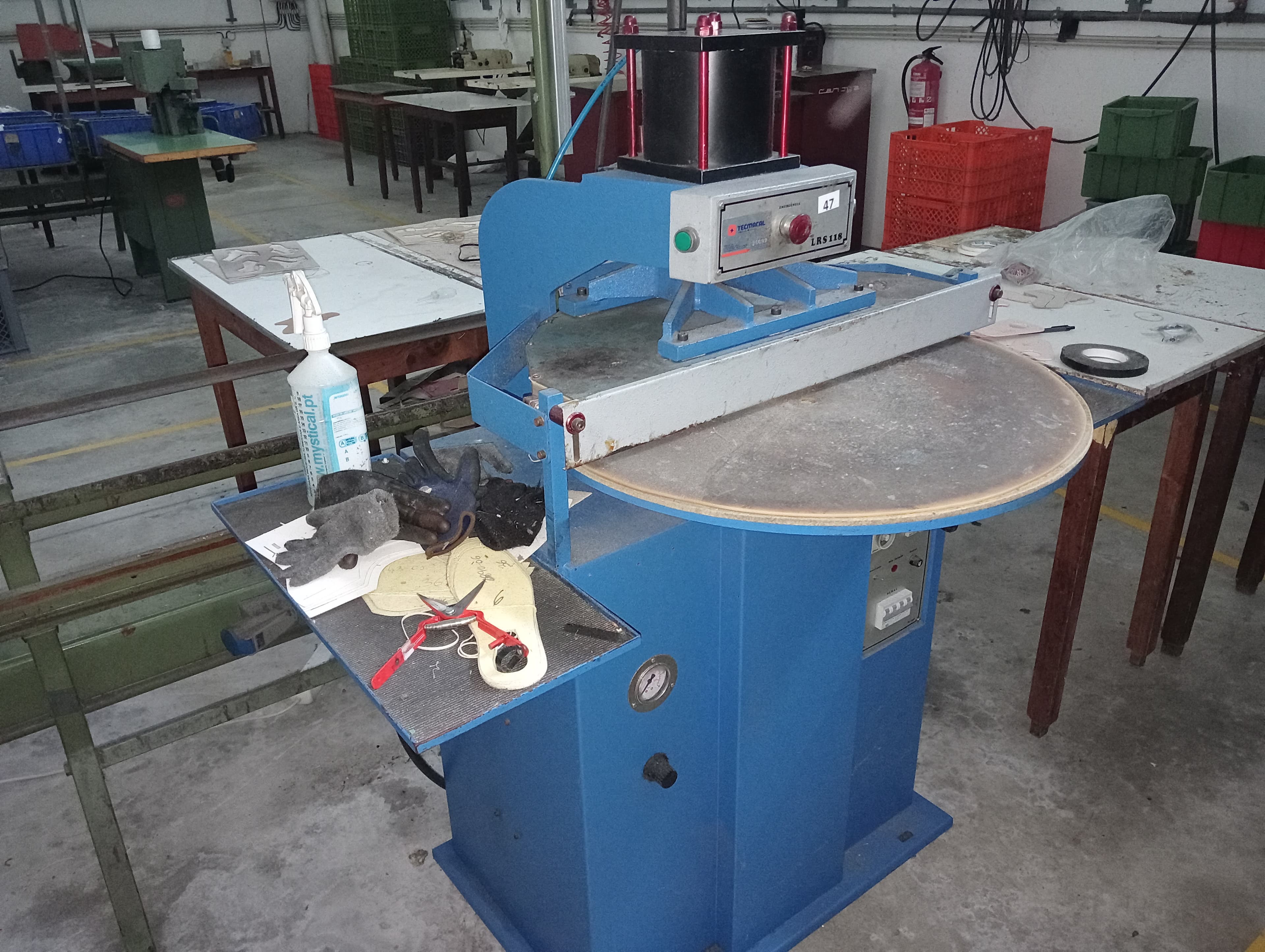 Máquinas de Ilhoses · Entretelar · Rentear · Dobrar · Coser e Virar Canos · Aplicar — image 14