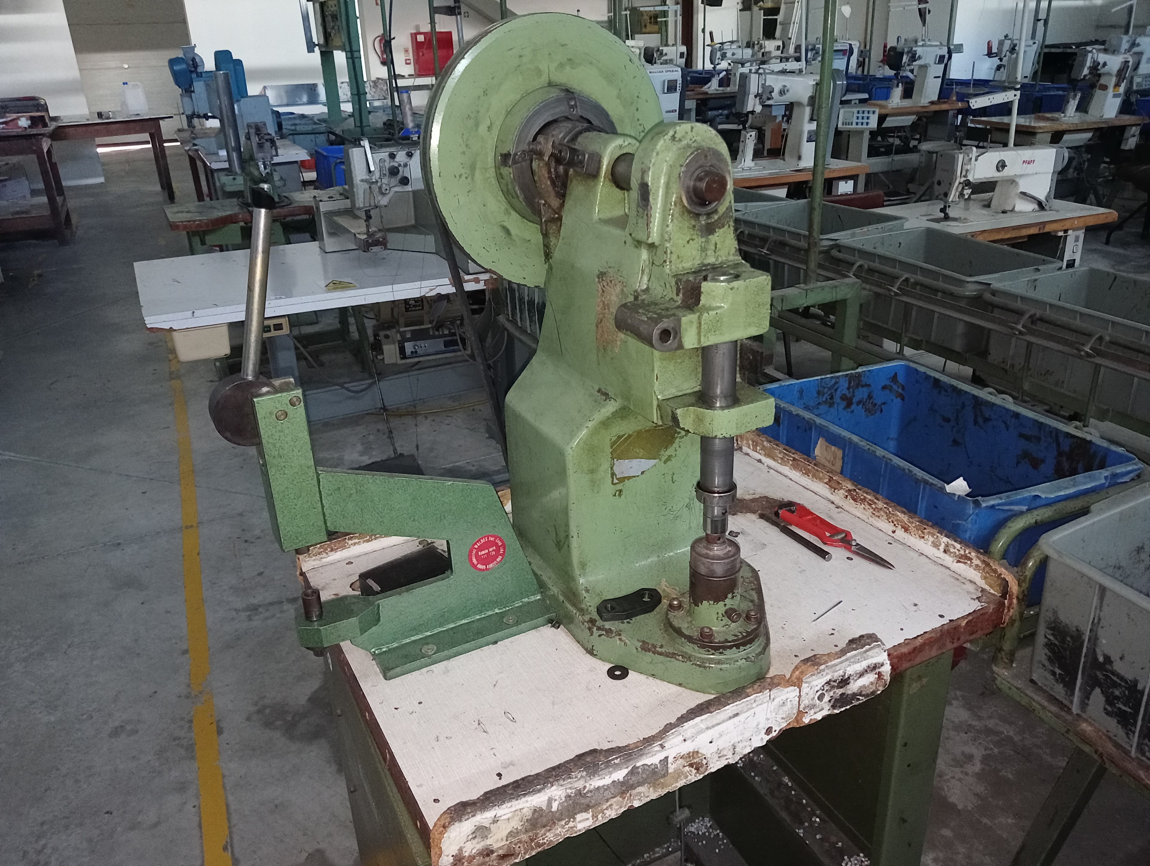 Máquinas de Ilhoses · Entretelar · Rentear · Dobrar · Coser e Virar Canos · Aplicar — image 10