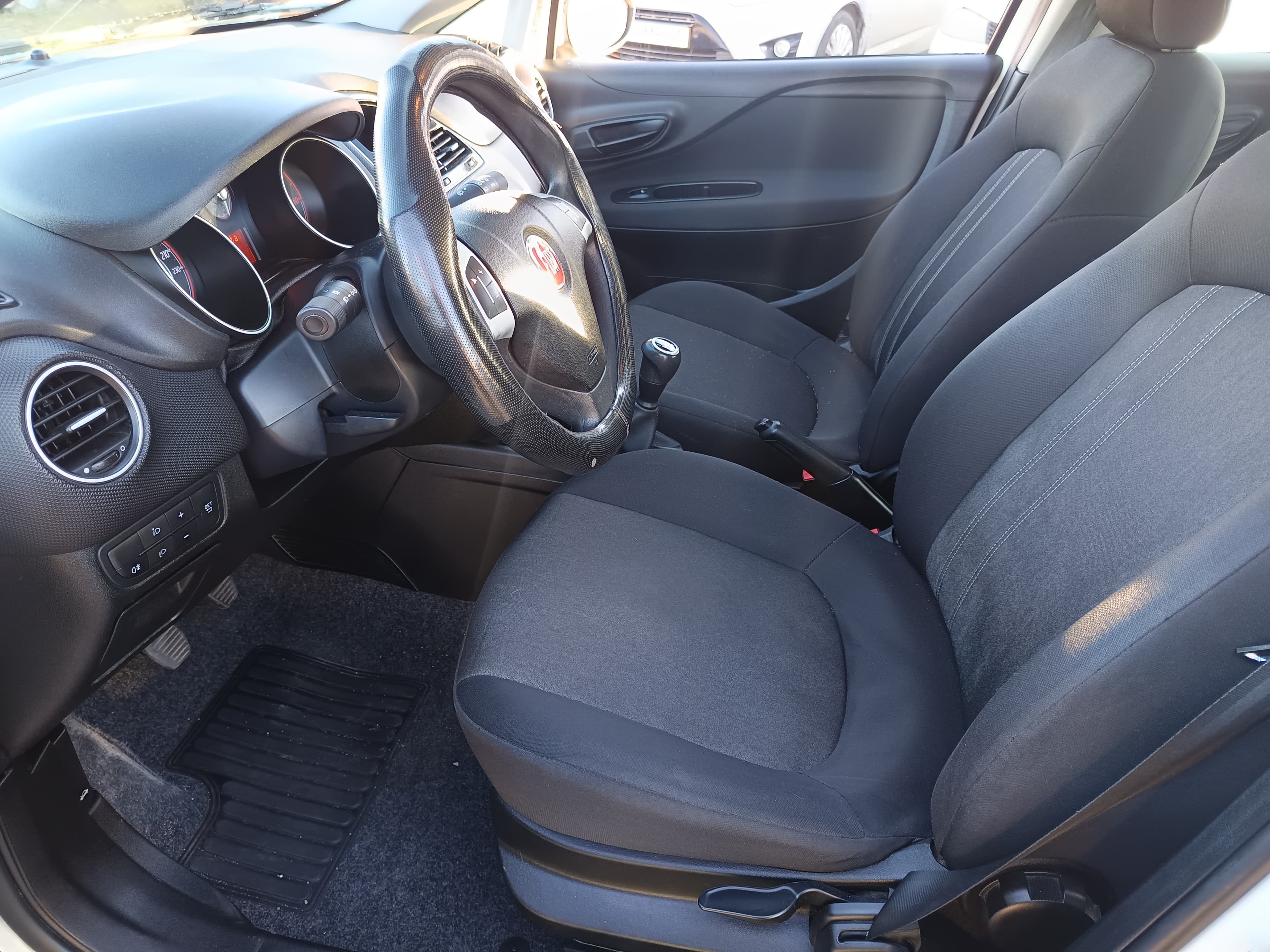 Fiat Punto · Ano 2017 — imagem 32