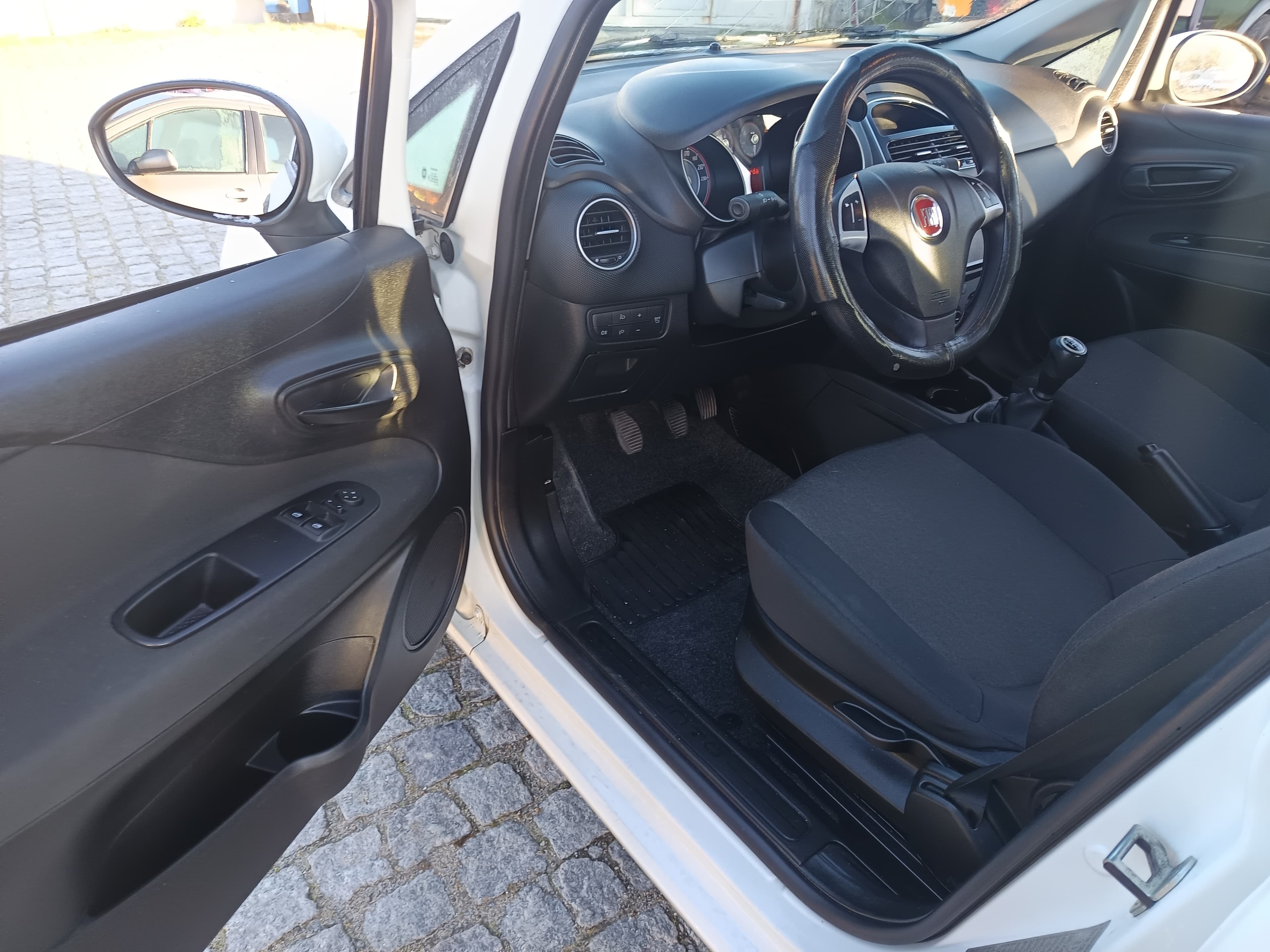 Fiat Punto · Ano 2017 — imagem 30