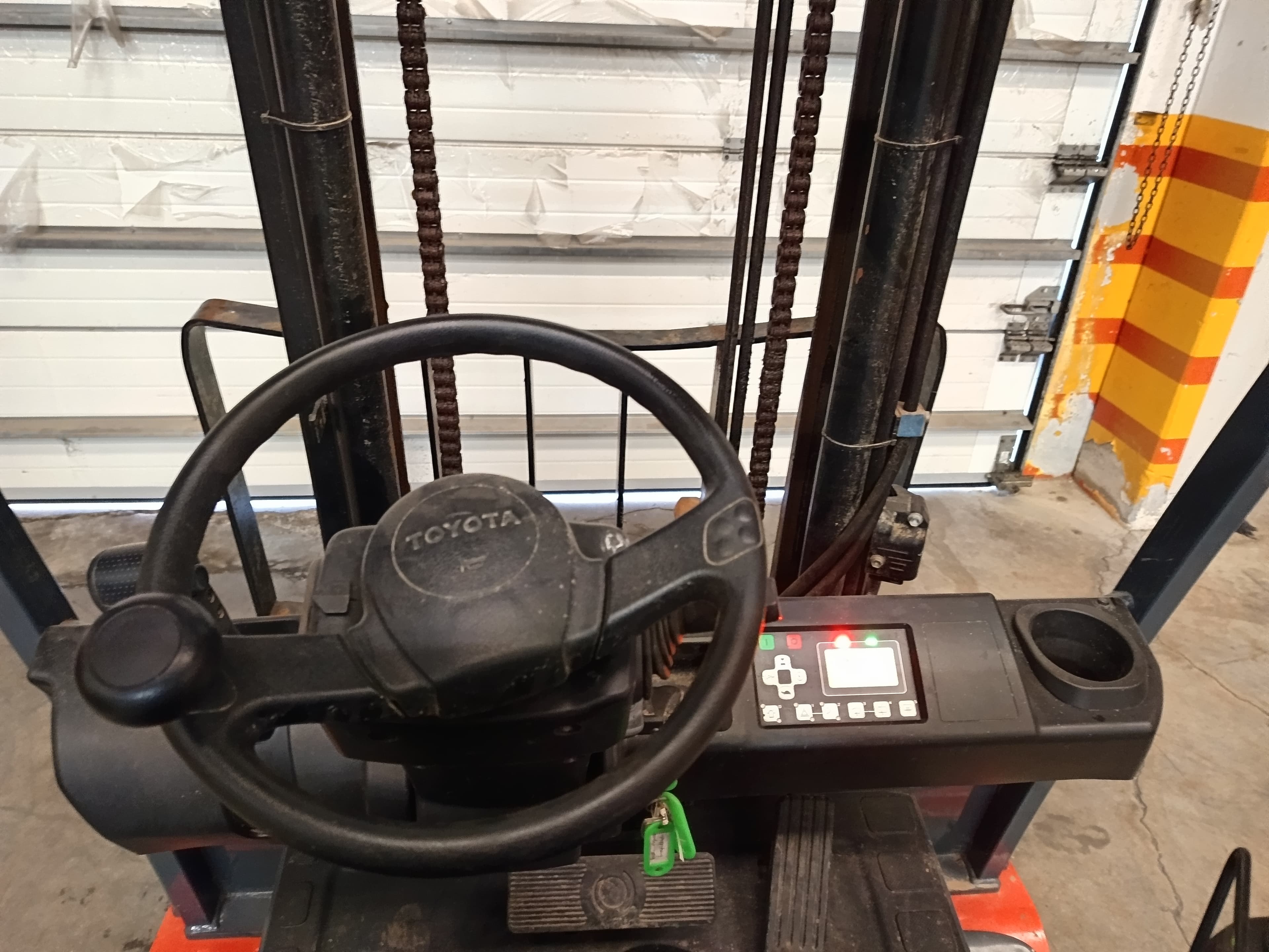 Empilhador Elétrico Toyota — image 13