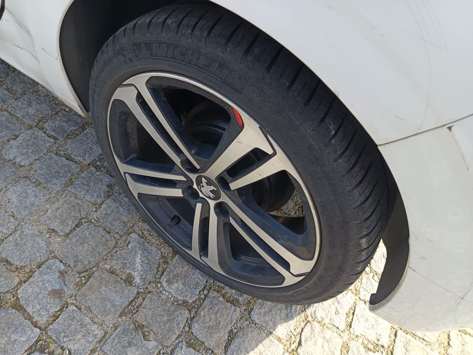 Peugeot 208 · Ano 2016 — imagem 15