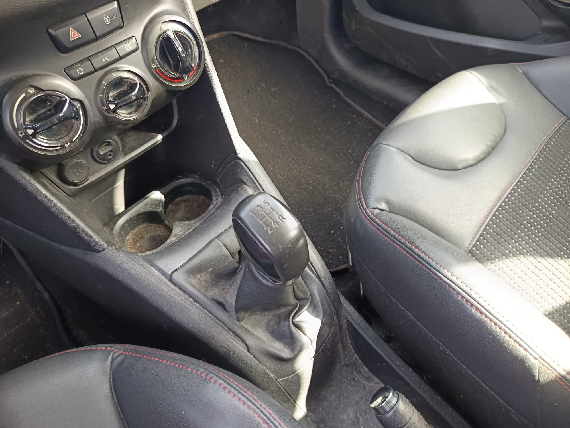 Peugeot 208 · Ano 2016 — imagem 19