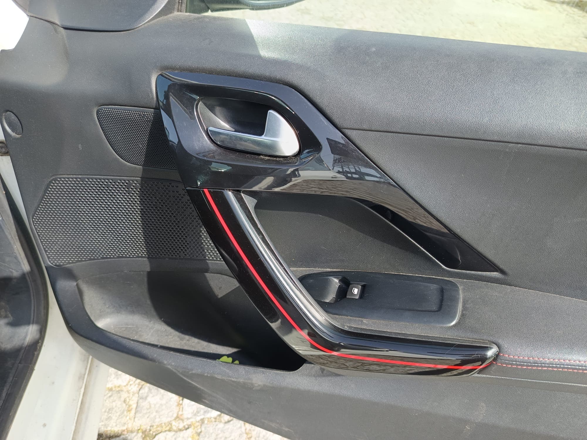 Peugeot 208 · Ano 2016 — imagem 37