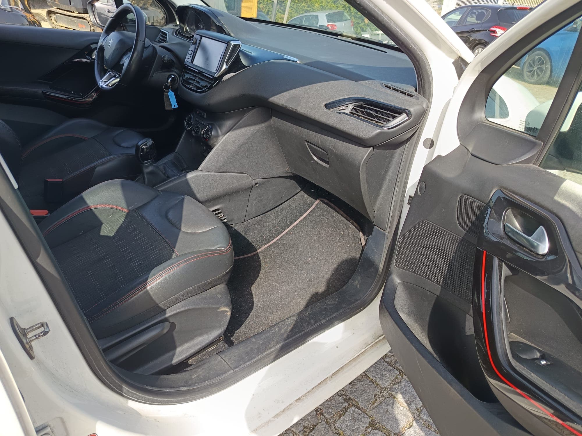 Peugeot 208 · Ano 2016 — imagem 26
