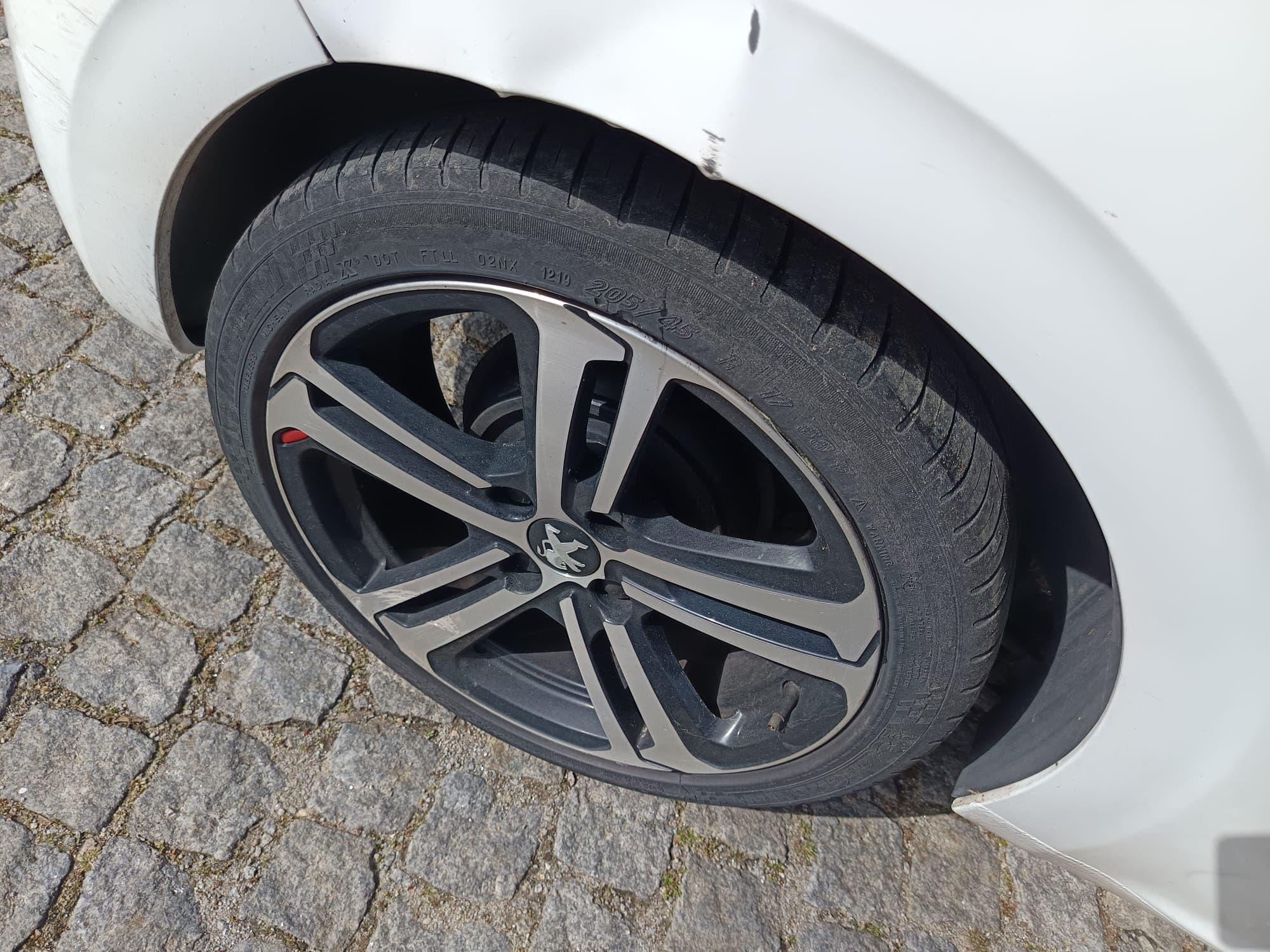 Peugeot 208 · Ano 2016 — imagem 11
