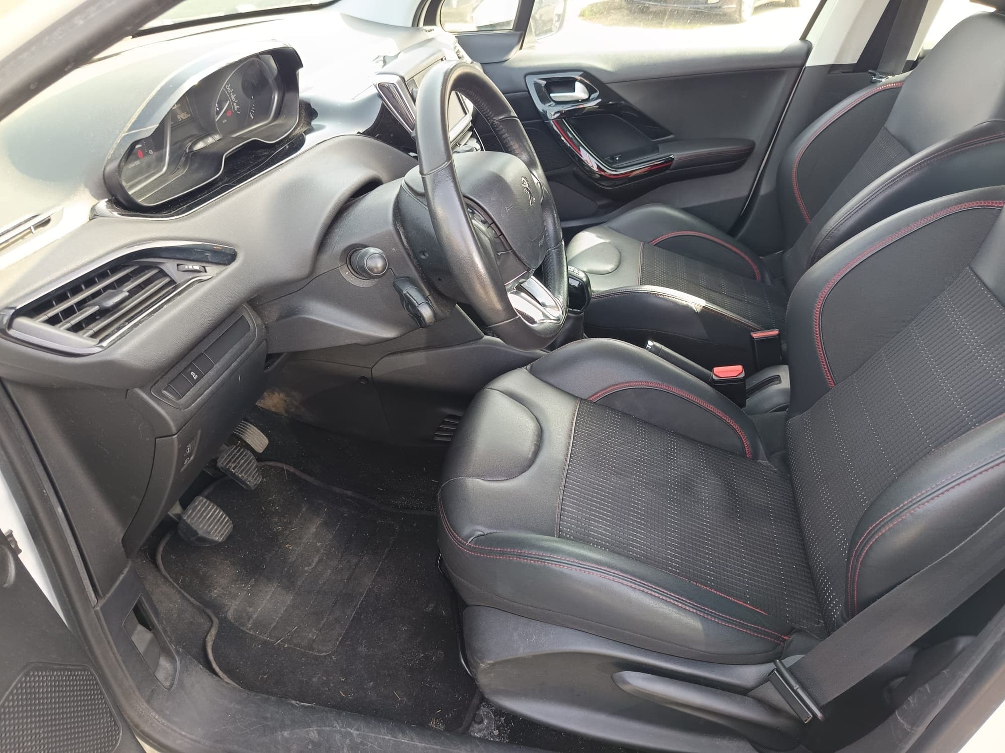 Peugeot 208 · Ano 2016 — imagem 29