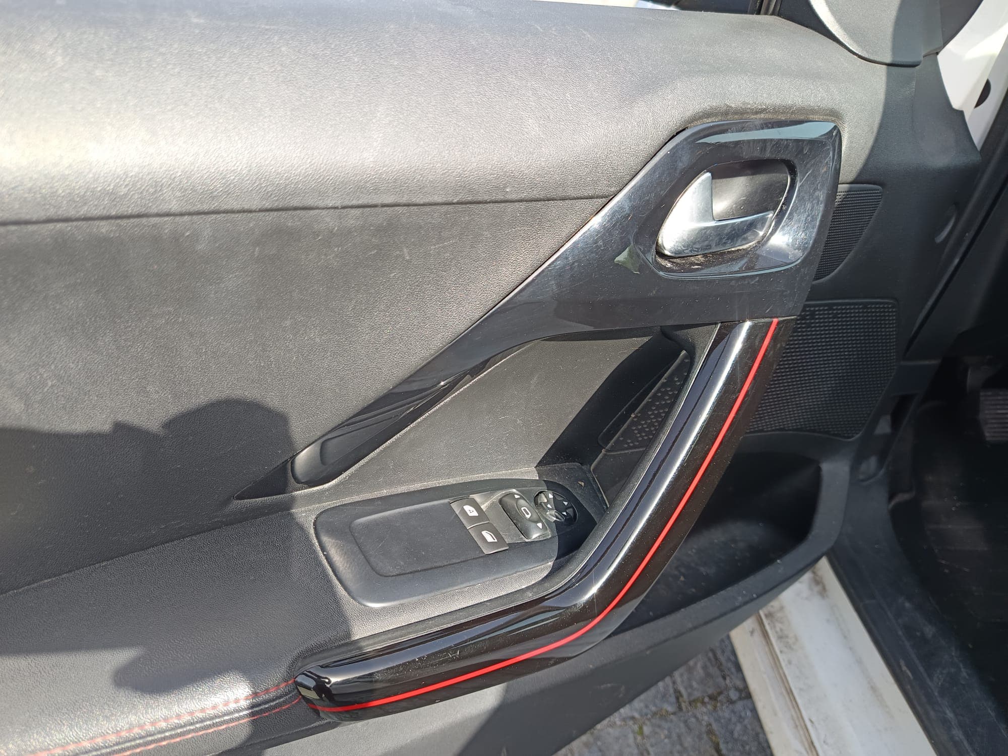 Peugeot 208 · Ano 2016 — imagem 32