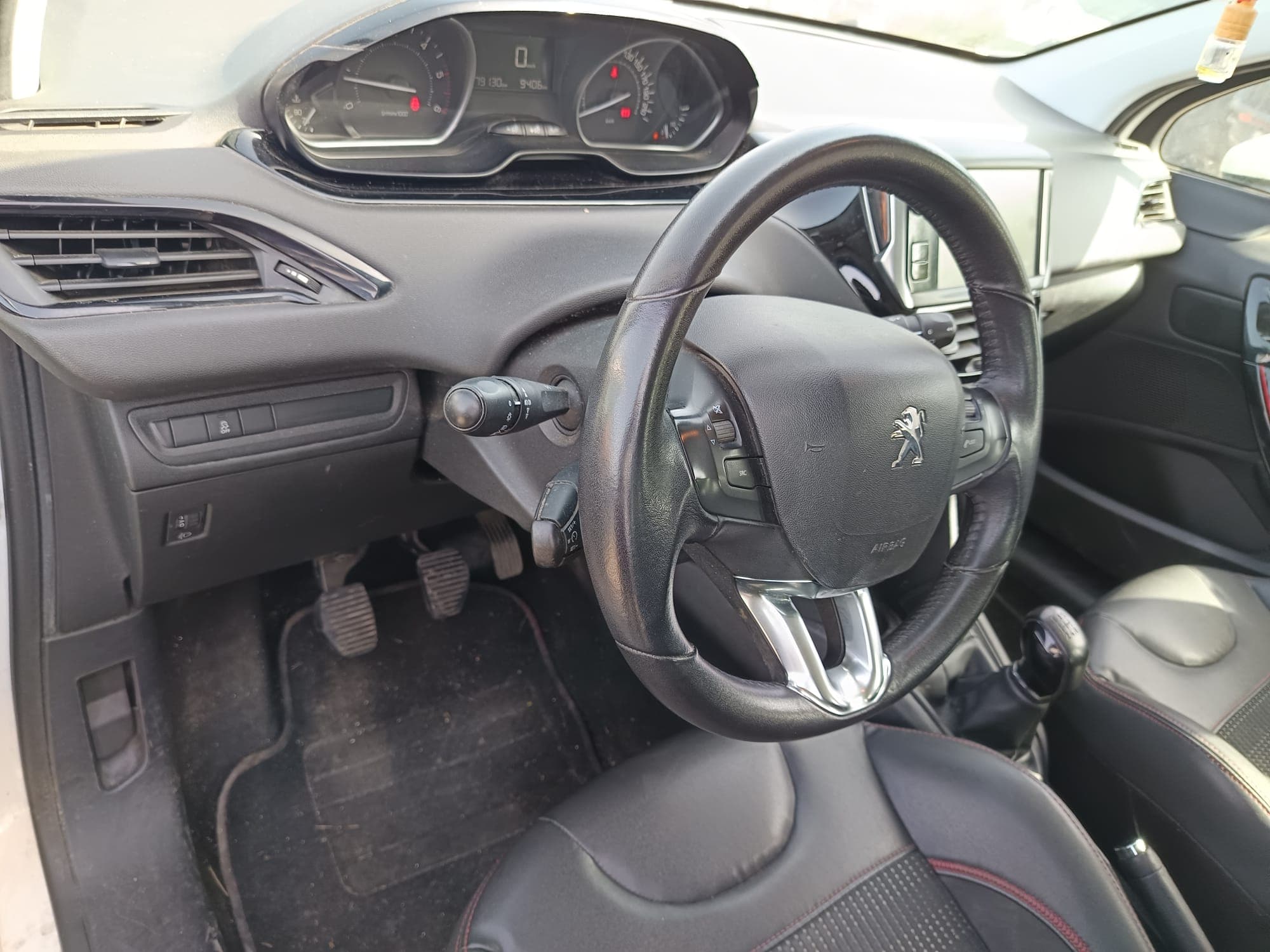 Peugeot 208 · Ano 2016 — imagem 24