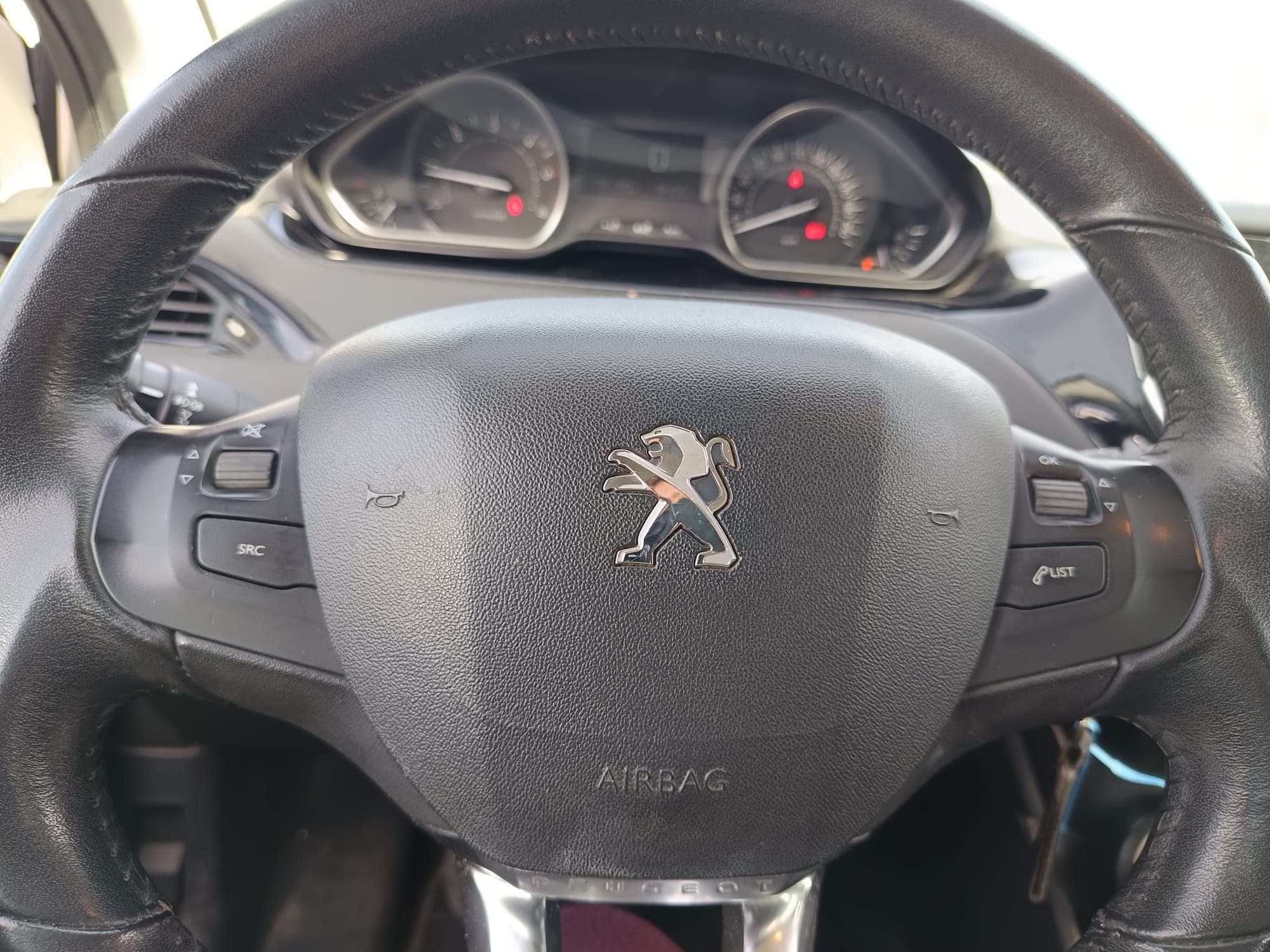 Peugeot 208 · Ano 2016 — imagem 18